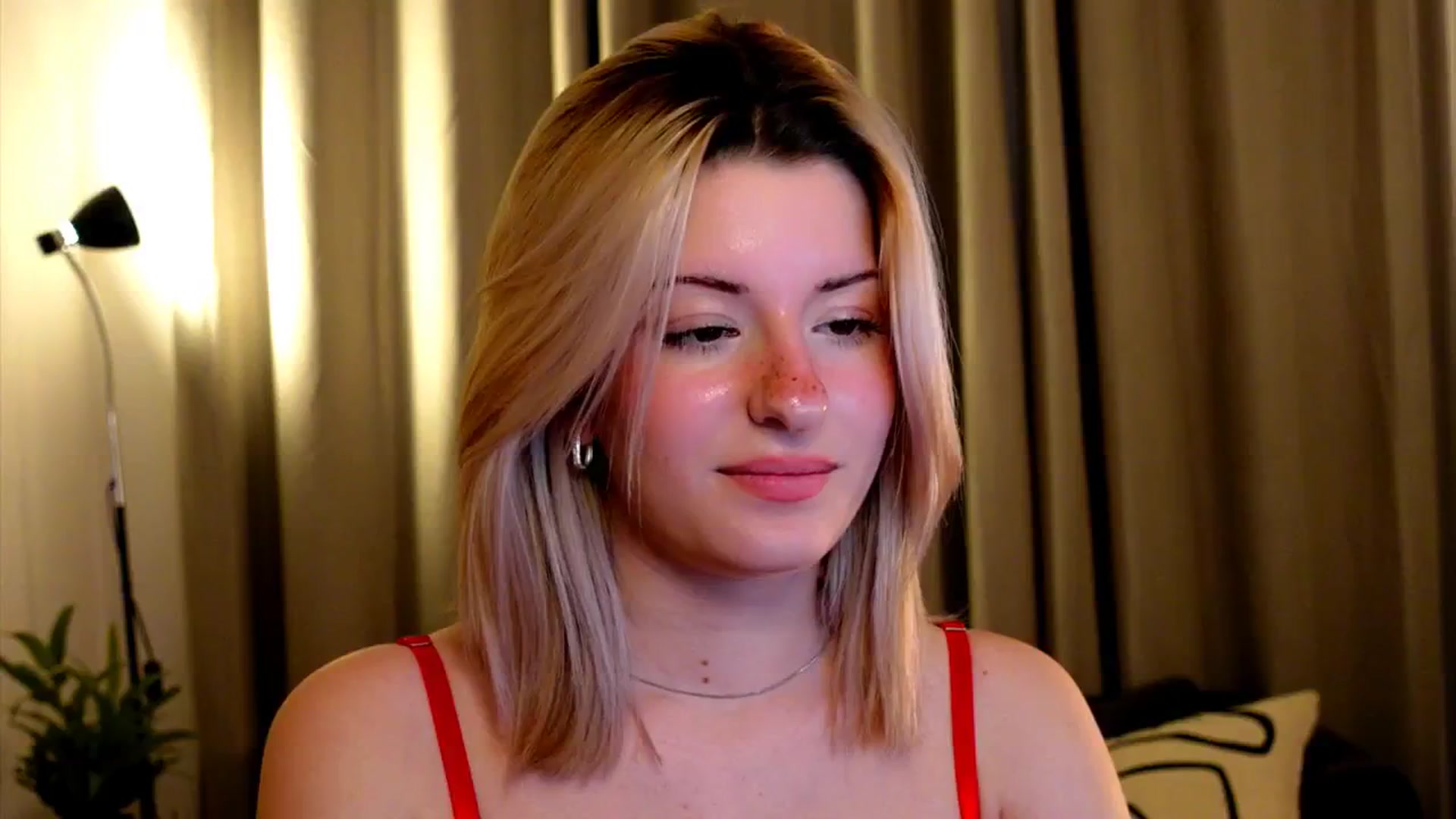 Gallery image thumbnail from funny_freckle's myfreecams stream on, 01/04/2025, 14:50 image 15 of 20