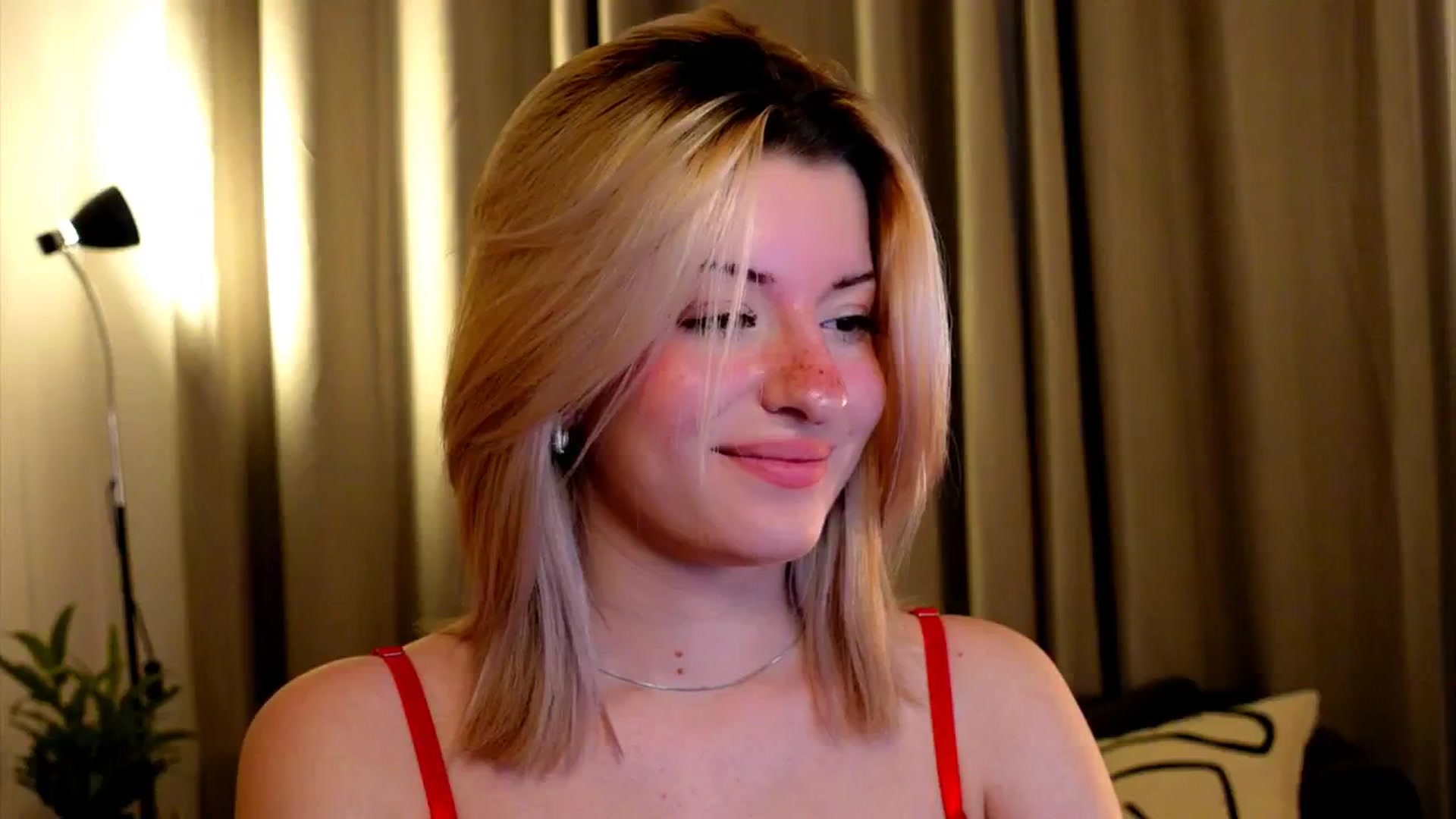 Gallery image thumbnail from funny_freckle's myfreecams stream on, 01/04/2025, 14:50 image 7 of 20