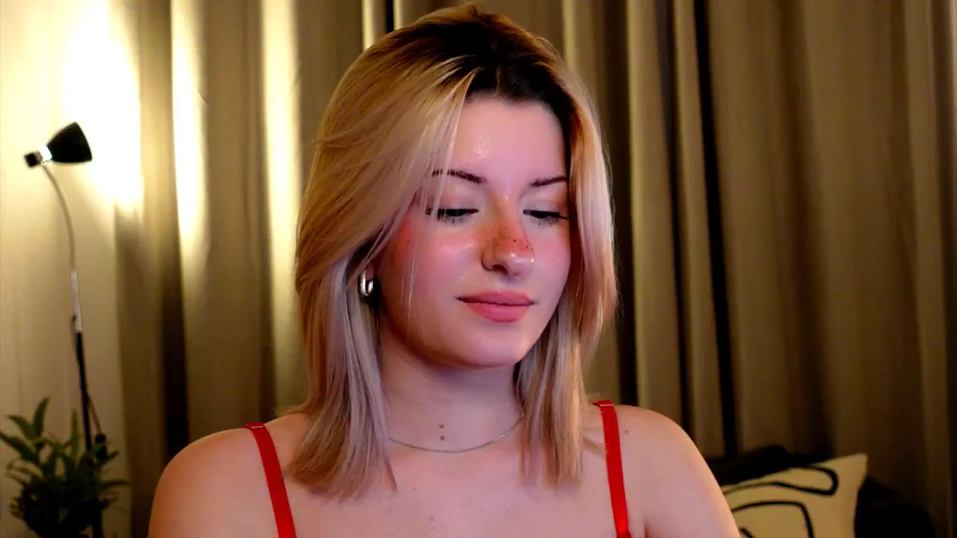 Gallery image thumbnail from funny_freckle's myfreecams stream on, 01/04/2025, 14:50 image 5 of 20