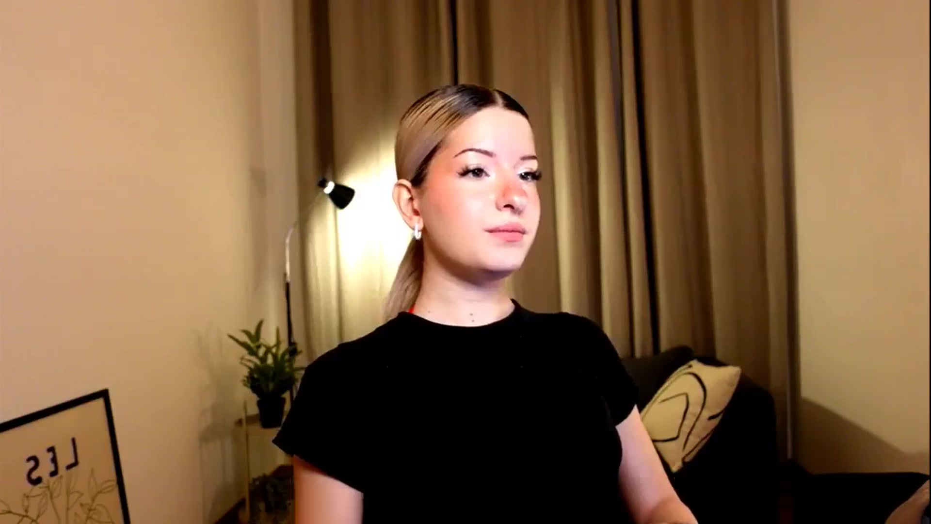 Gallery image thumbnail from funny_freckle's myfreecams stream on, 01/05/2025, 14:55 image 5 of 20