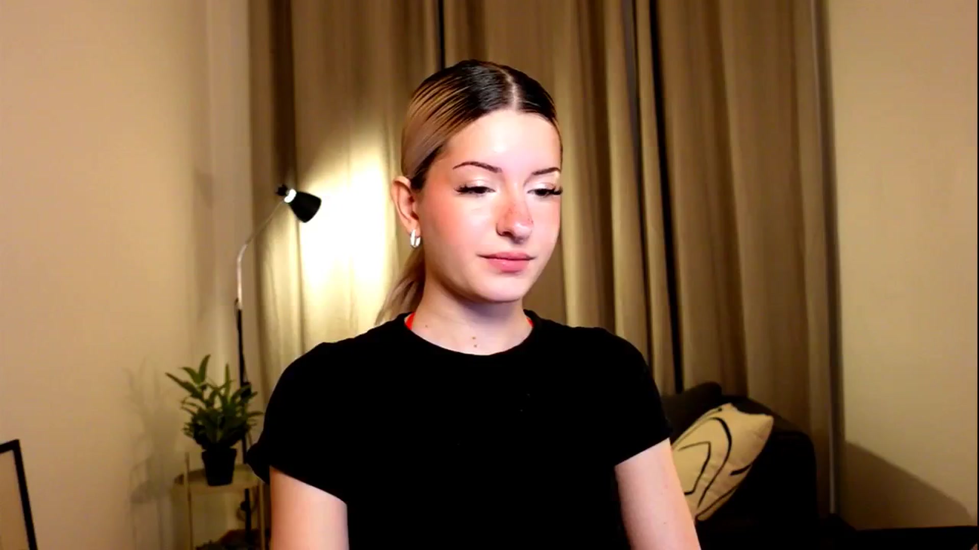 Gallery image thumbnail from funny_freckle's myfreecams stream on, 01/05/2025, 14:55 image 7 of 20
