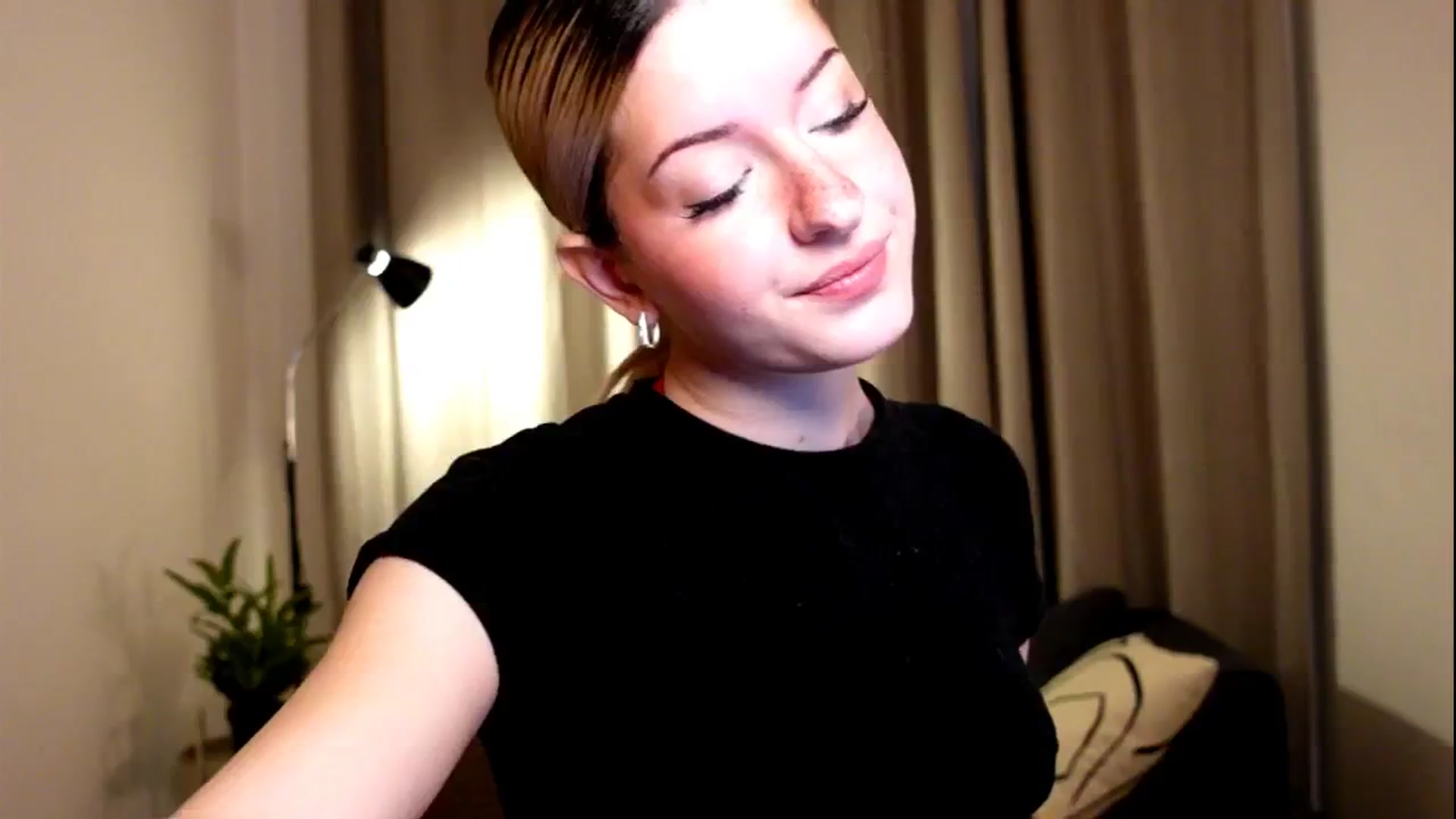 Gallery image thumbnail from funny_freckle's myfreecams stream on, 01/05/2025, 14:55 image 8 of 20