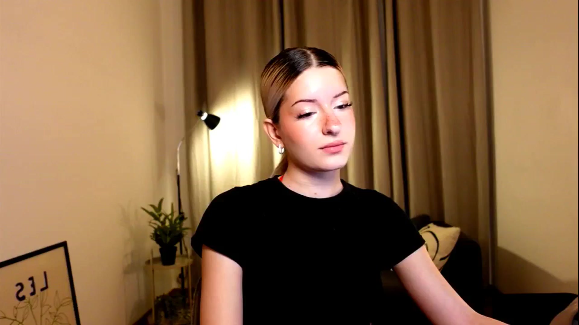 Gallery image thumbnail from funny_freckle's myfreecams stream on, 01/05/2025, 14:55 image 4 of 20