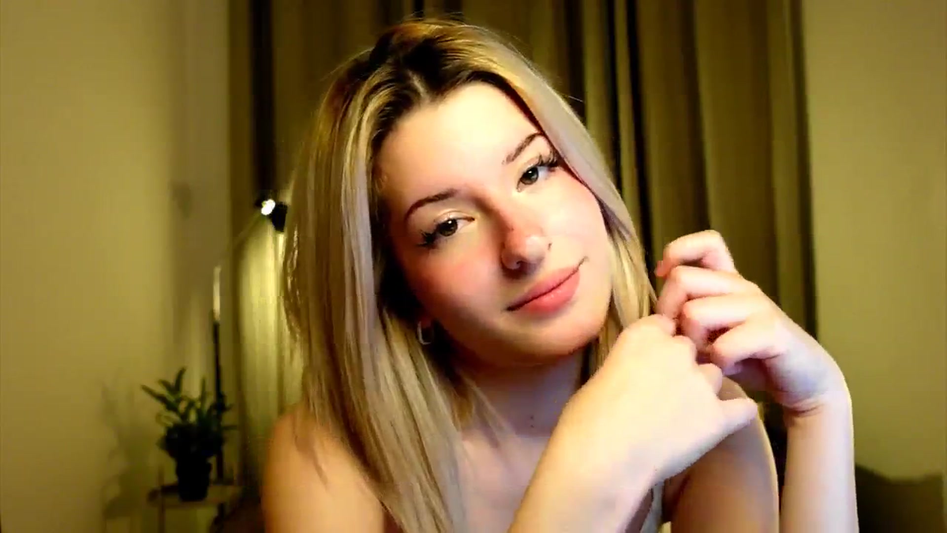 Gallery image thumbnail from funny_freckle's myfreecams stream on, 01/08/2025, 21:20 image 9 of 20