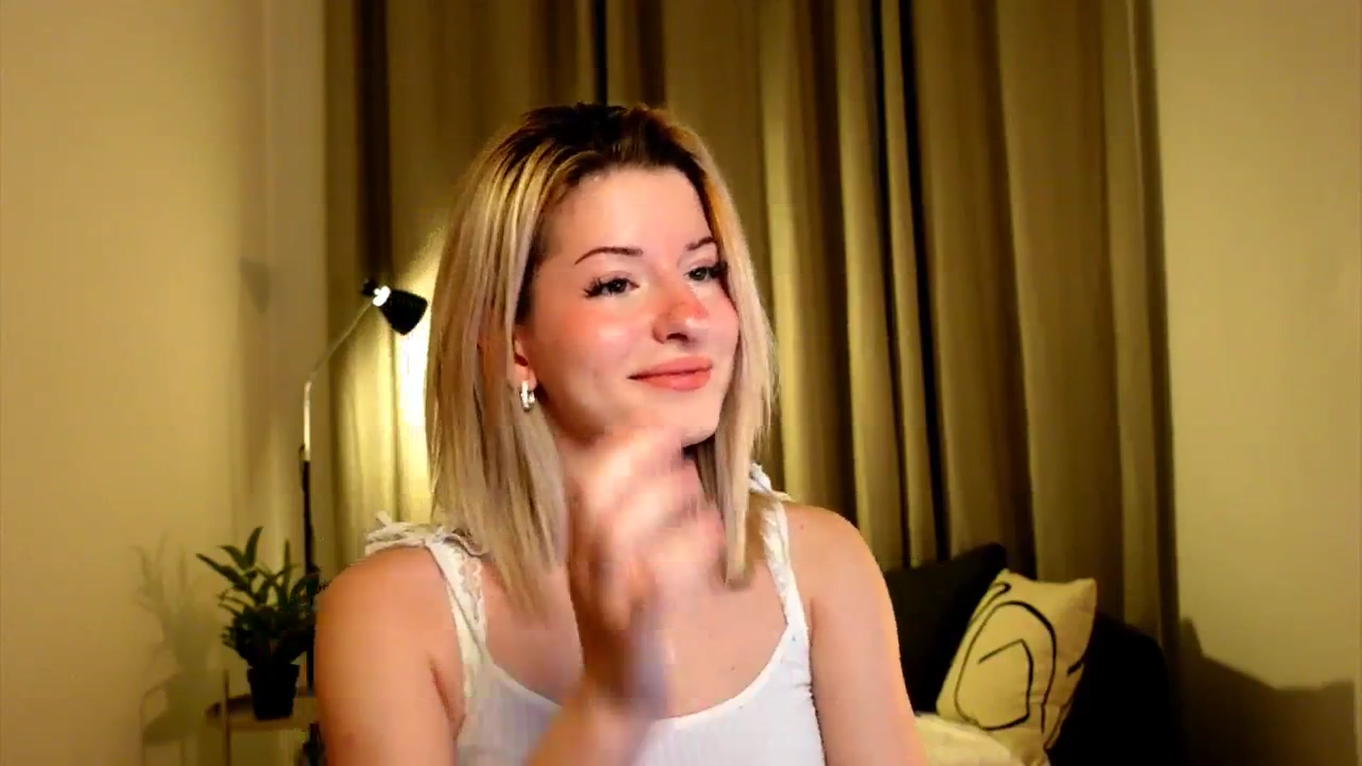Gallery image thumbnail from funny_freckle's myfreecams stream on, 01/08/2025, 21:20 image 5 of 20