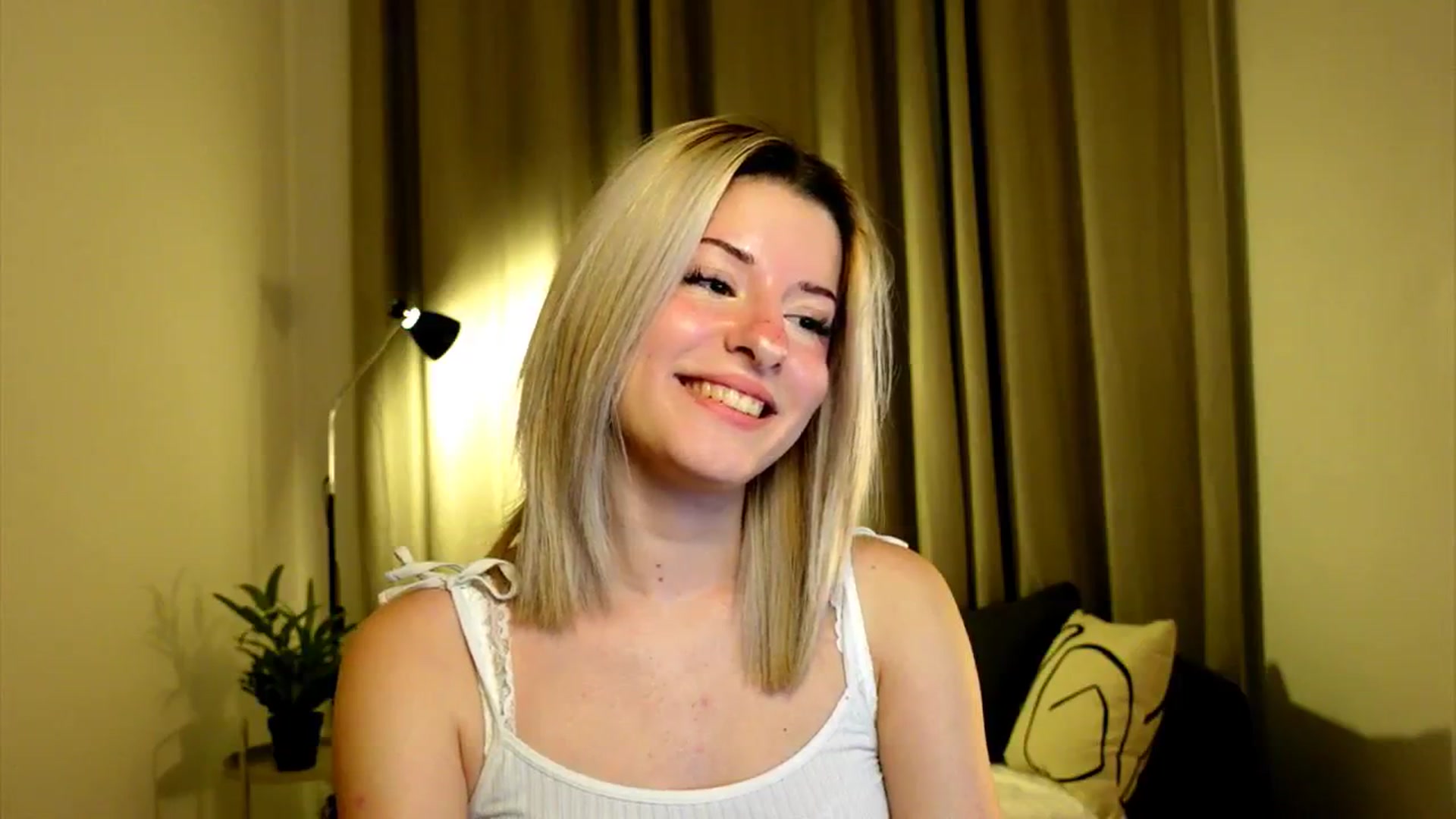 Gallery image thumbnail from funny_freckle's myfreecams stream on, 01/08/2025, 21:20 image 11 of 20