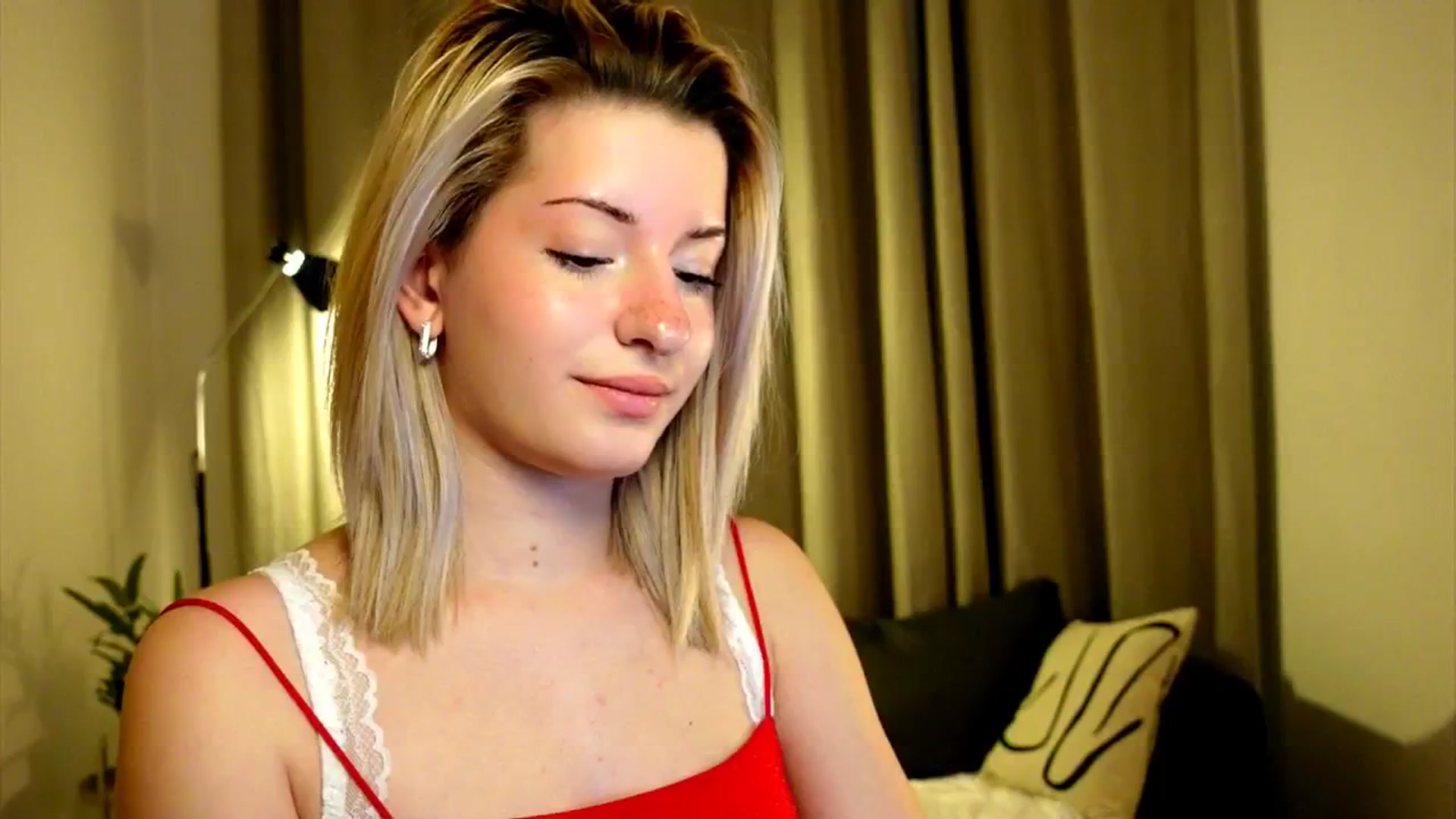 Gallery image thumbnail from funny_freckle's myfreecams stream on, 01/09/2025, 14:58 image 15 of 20
