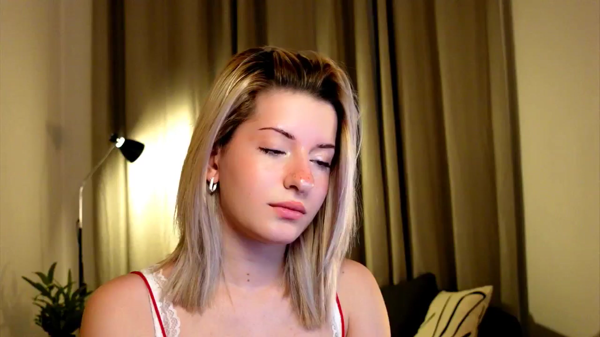 Gallery image thumbnail from funny_freckle's myfreecams stream on, 01/09/2025, 14:58 image 12 of 20