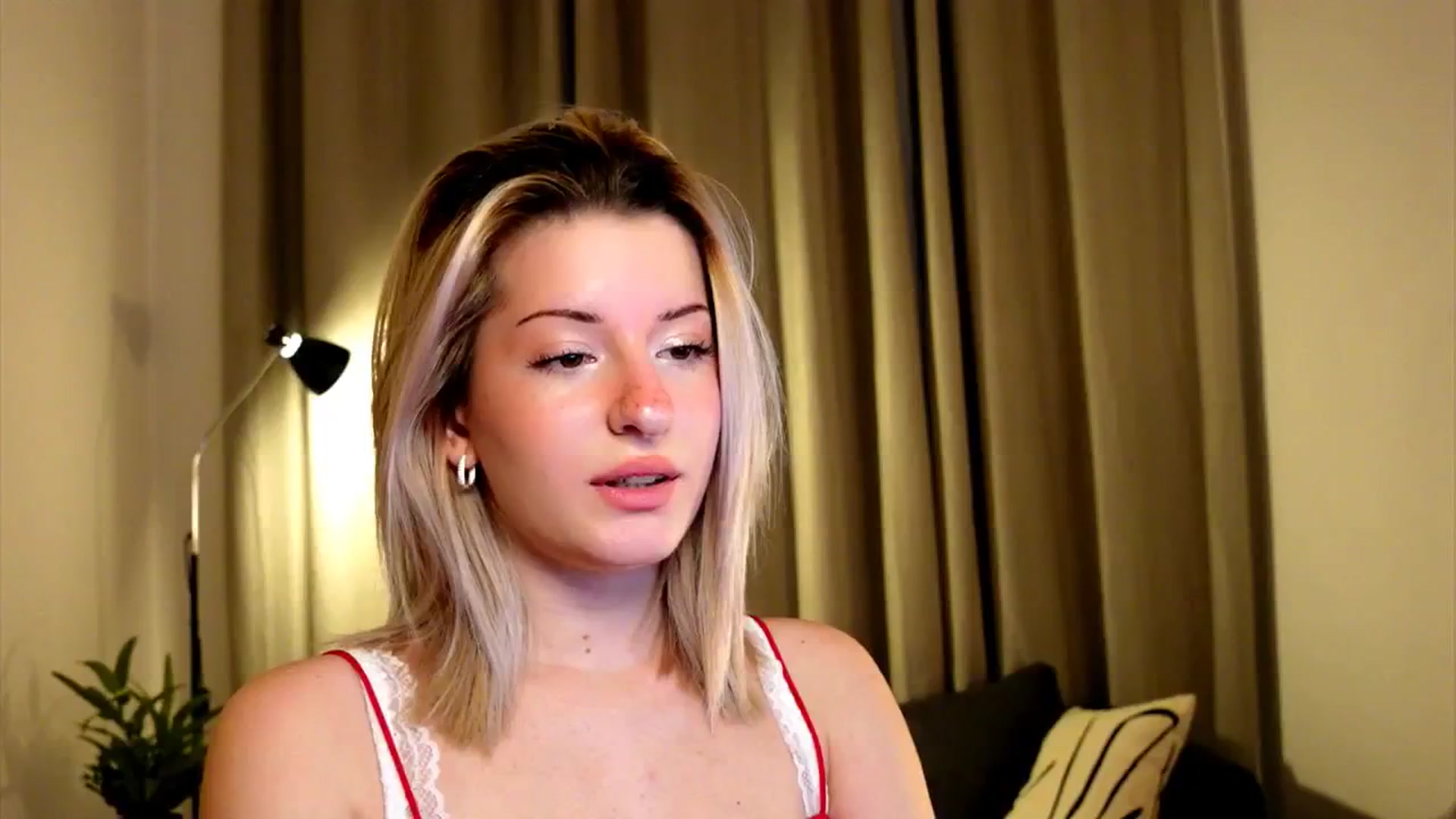 Gallery image thumbnail from funny_freckle's myfreecams stream on, 01/09/2025, 14:58 image 11 of 20
