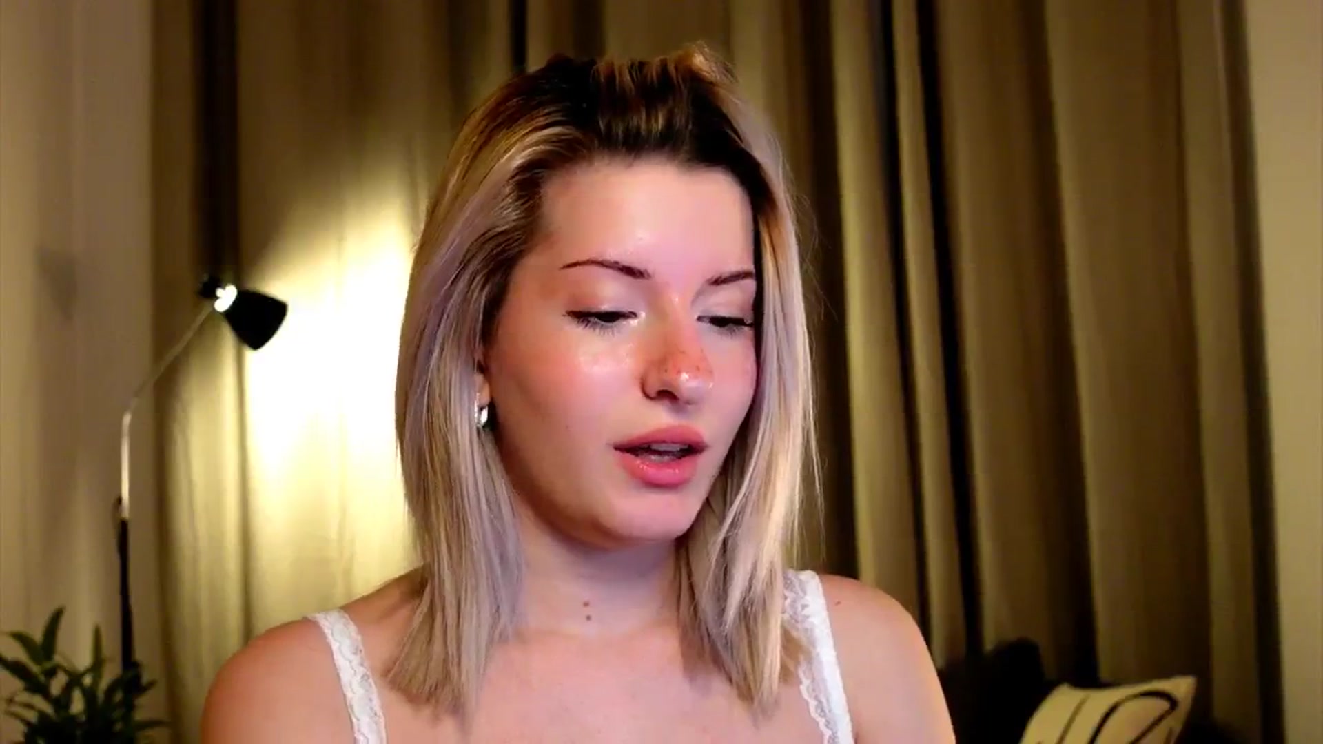 Gallery image thumbnail from funny_freckle's myfreecams stream on, 01/09/2025, 17:40 image 8 of 20
