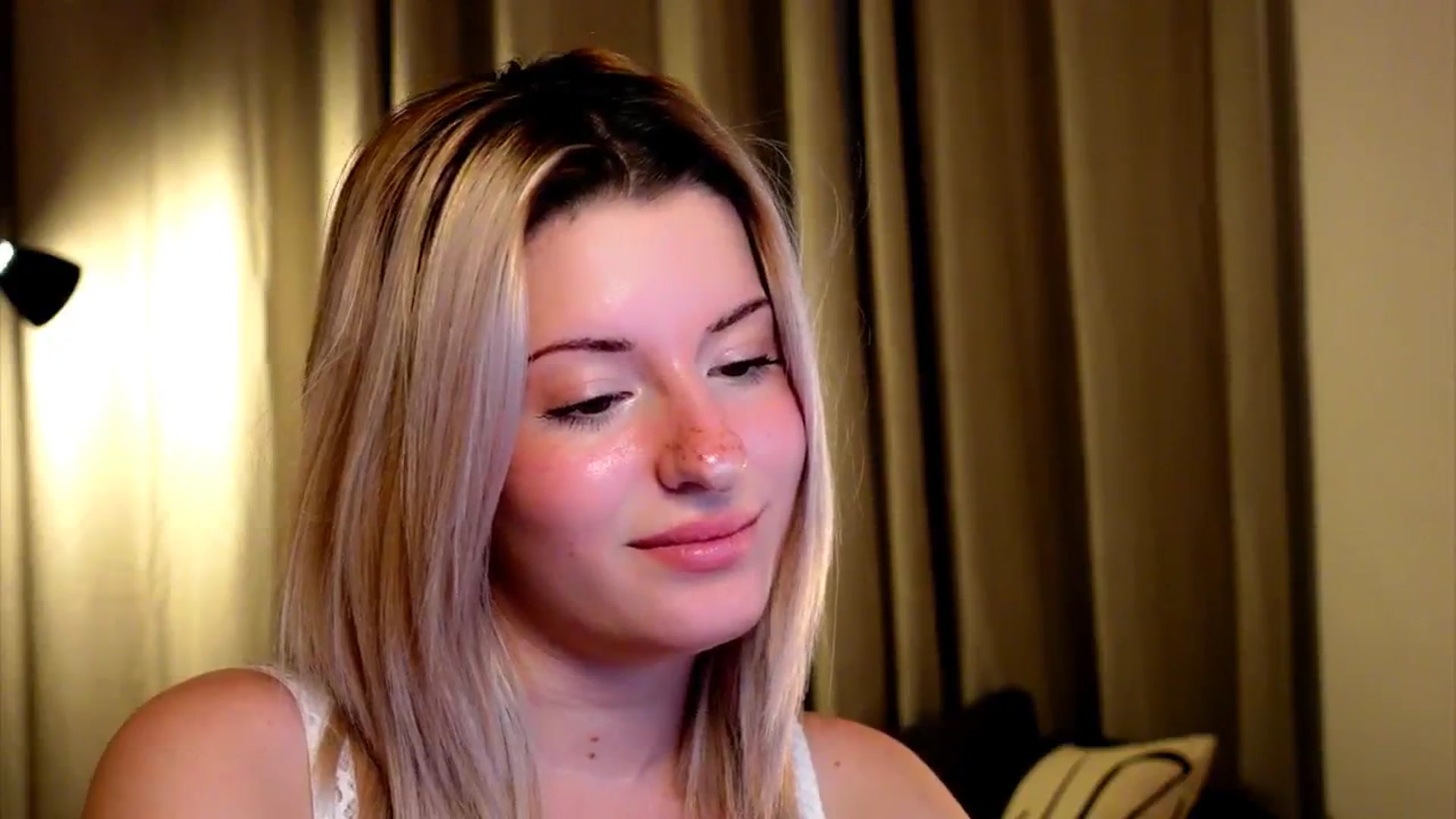 Gallery image thumbnail from funny_freckle's myfreecams stream on, 01/09/2025, 17:40 image 17 of 20