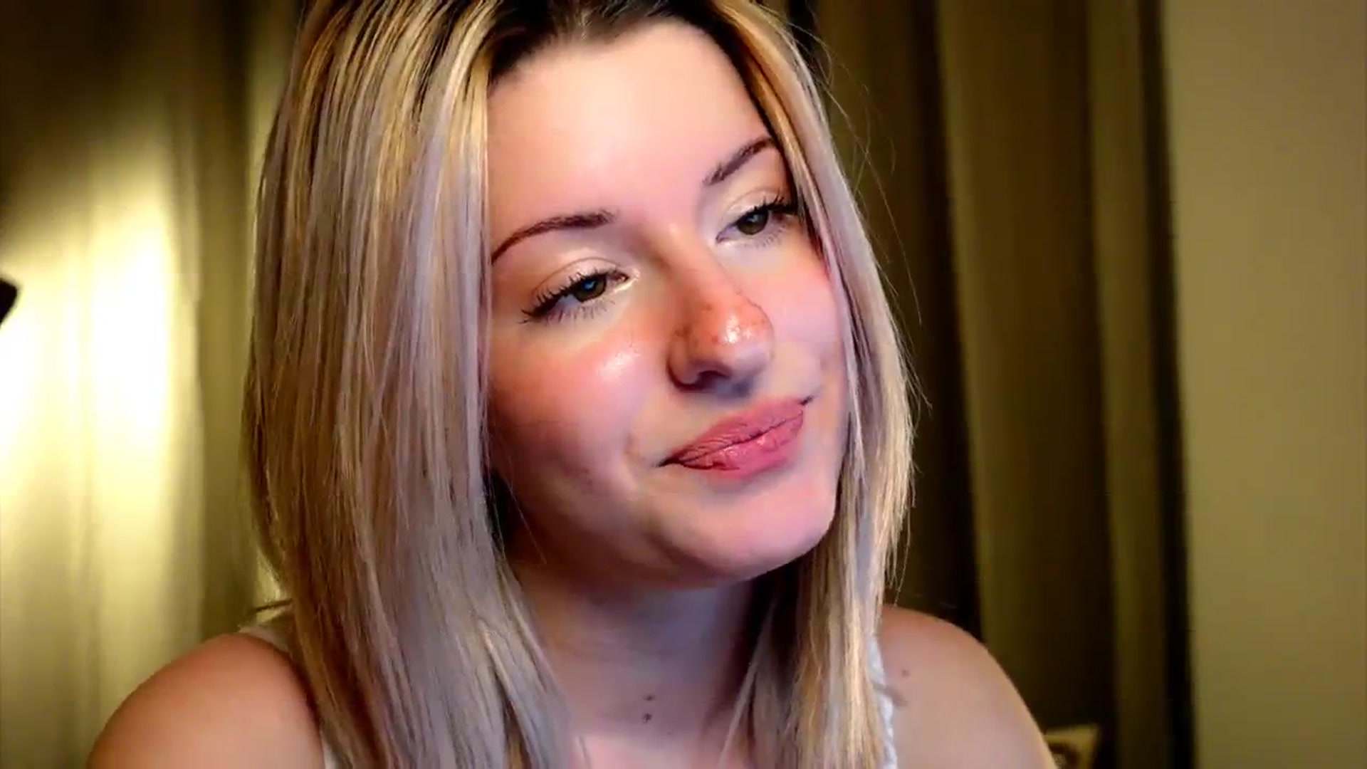 Gallery image thumbnail from funny_freckle's myfreecams stream on, 01/09/2025, 17:40 image 11 of 20