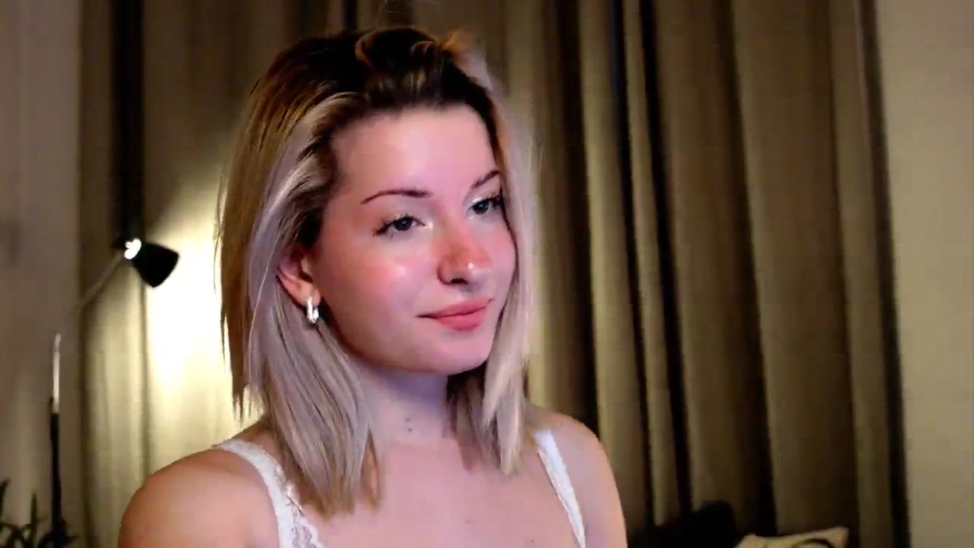 Gallery image thumbnail from funny_freckle's myfreecams stream on, 01/09/2025, 17:40 image 4 of 20