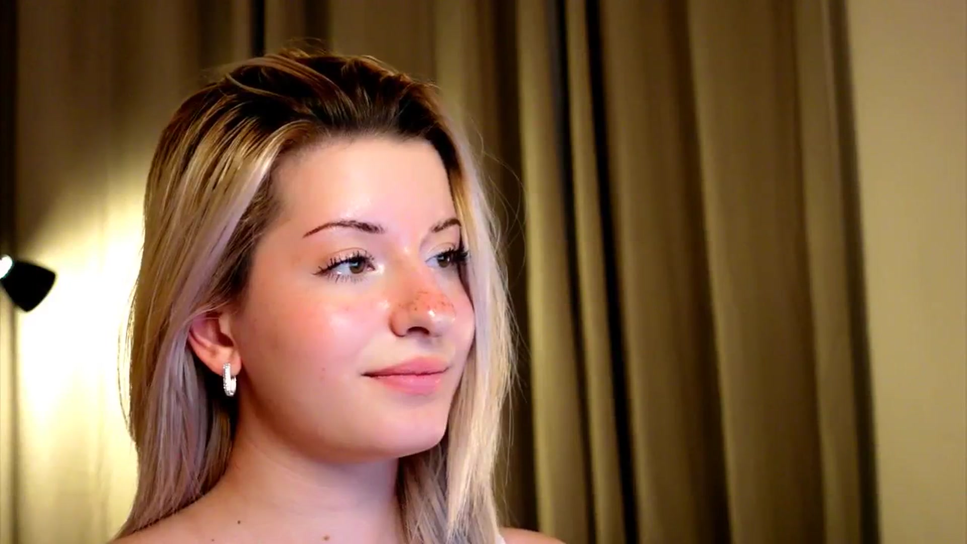 Gallery image thumbnail from funny_freckle's myfreecams stream on, 01/09/2025, 17:40 image 19 of 20