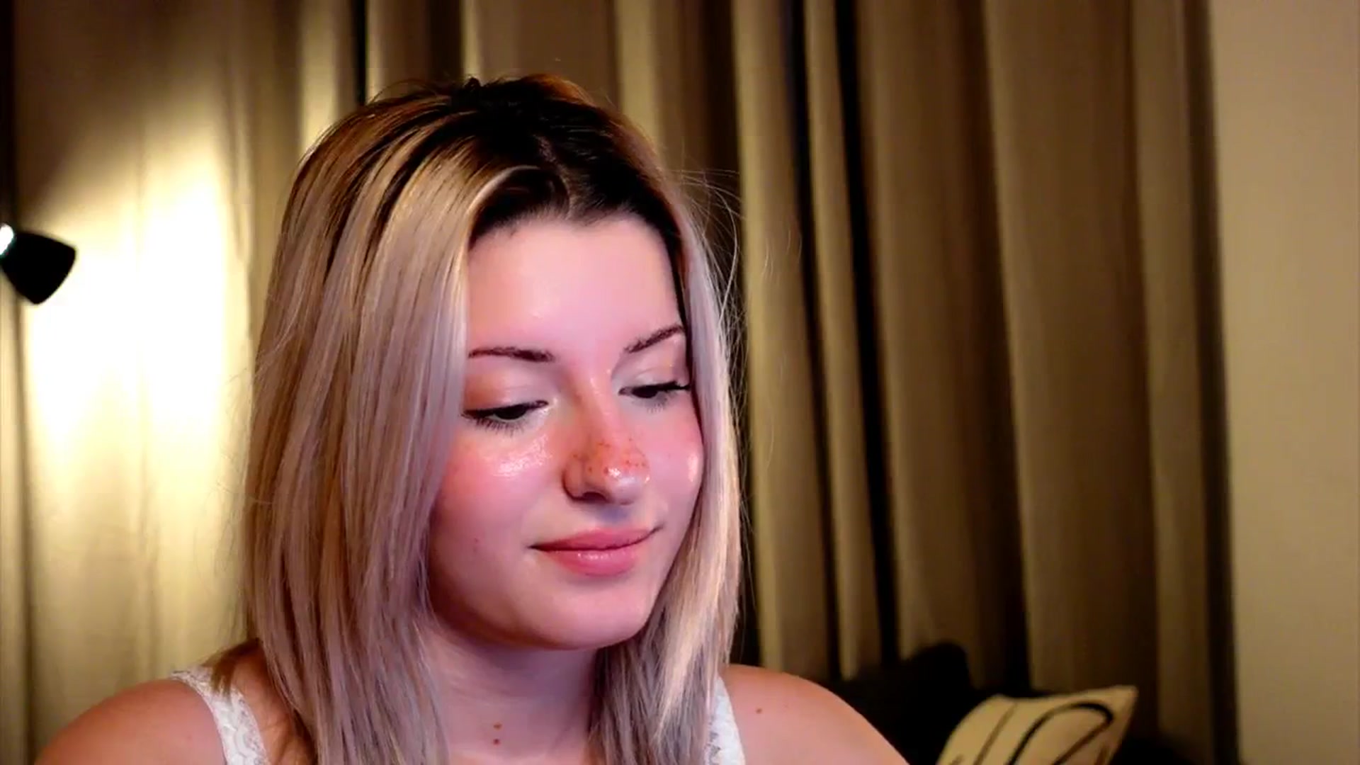 Gallery image thumbnail from funny_freckle's myfreecams stream on, 01/09/2025, 17:40 image 18 of 20