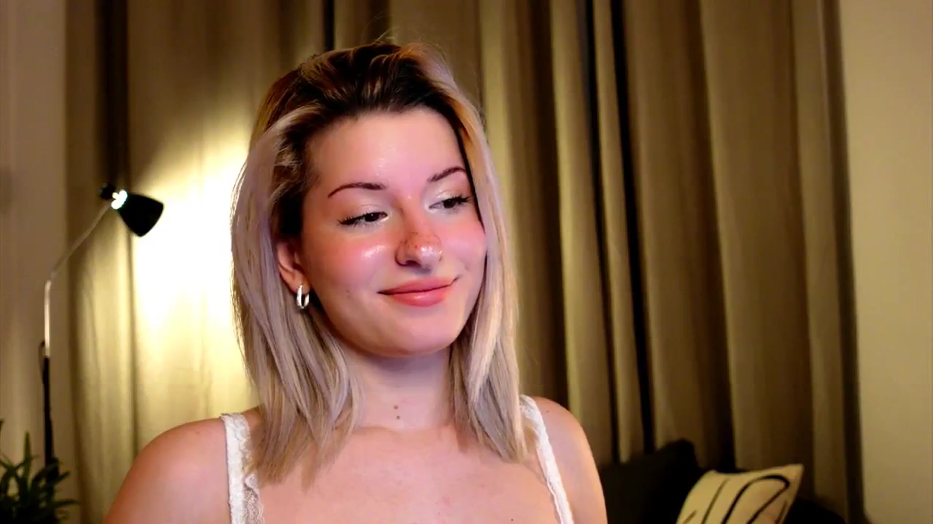 Gallery image thumbnail from funny_freckle's myfreecams stream on, 01/09/2025, 17:40 image 5 of 20