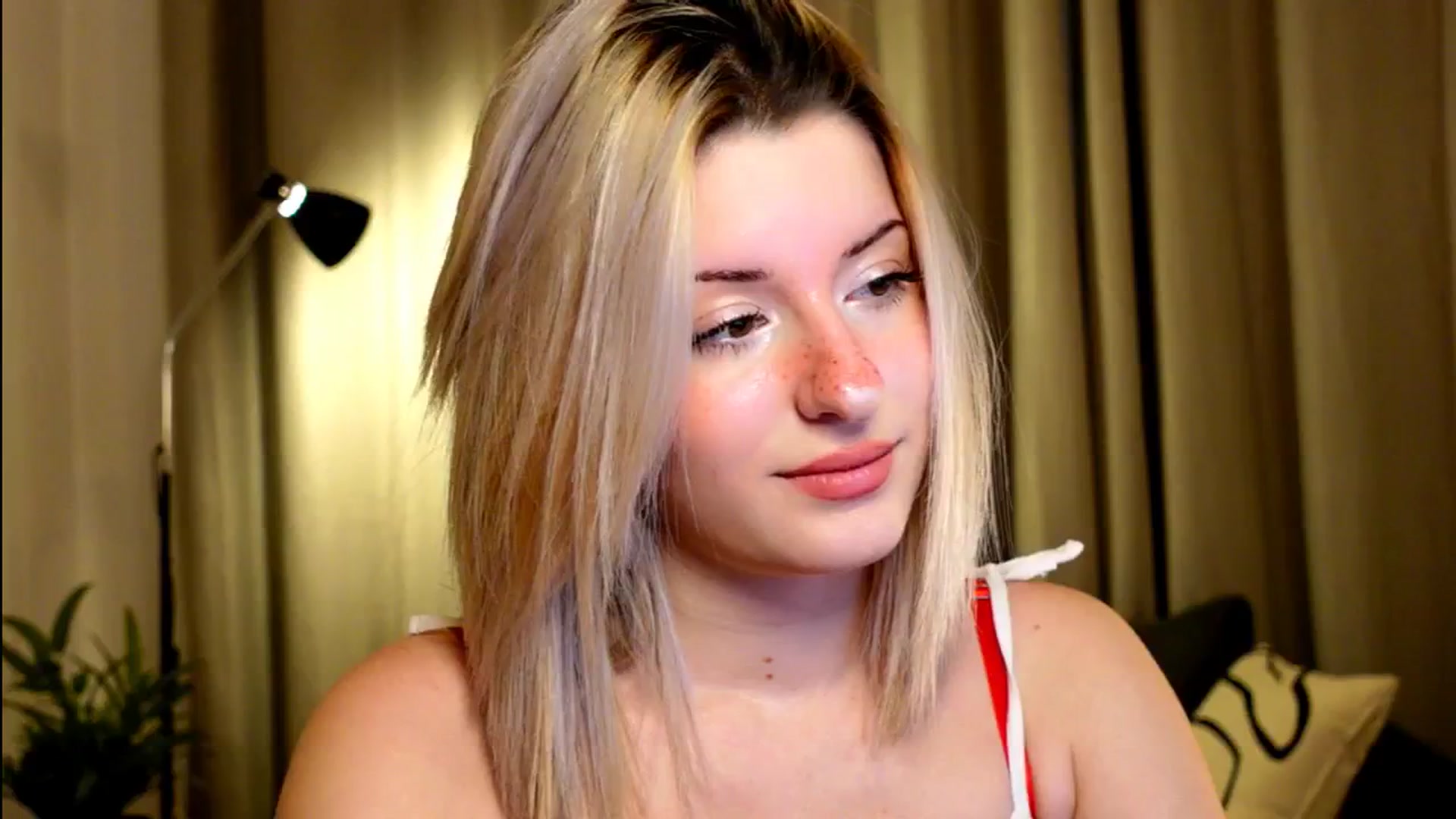 Gallery image thumbnail from funny_freckle's myfreecams stream on, 01/11/2025, 14:15 image 2 of 20