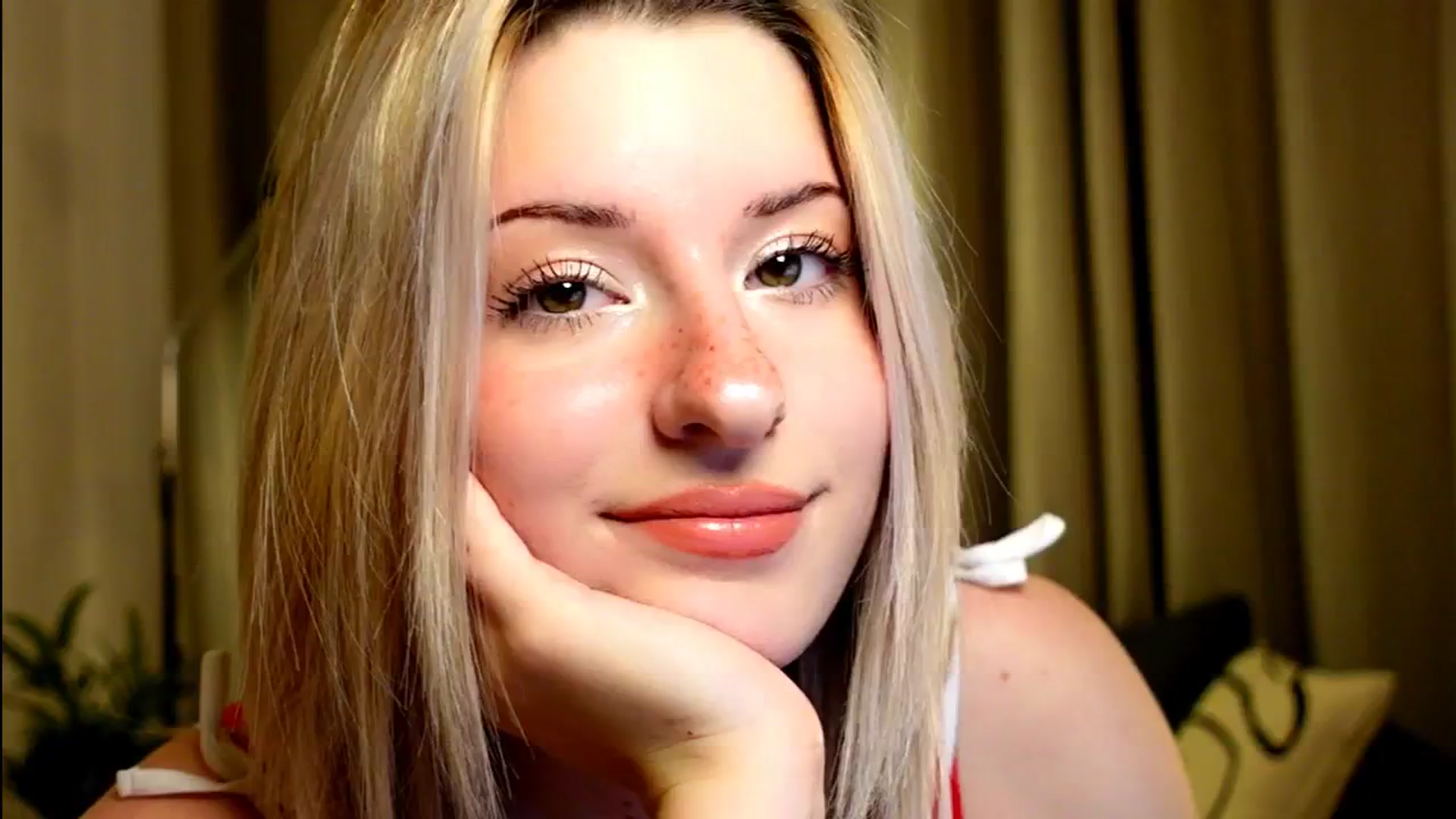 Gallery image thumbnail from funny_freckle's myfreecams stream on, 01/11/2025, 14:15 image 1 of 20
