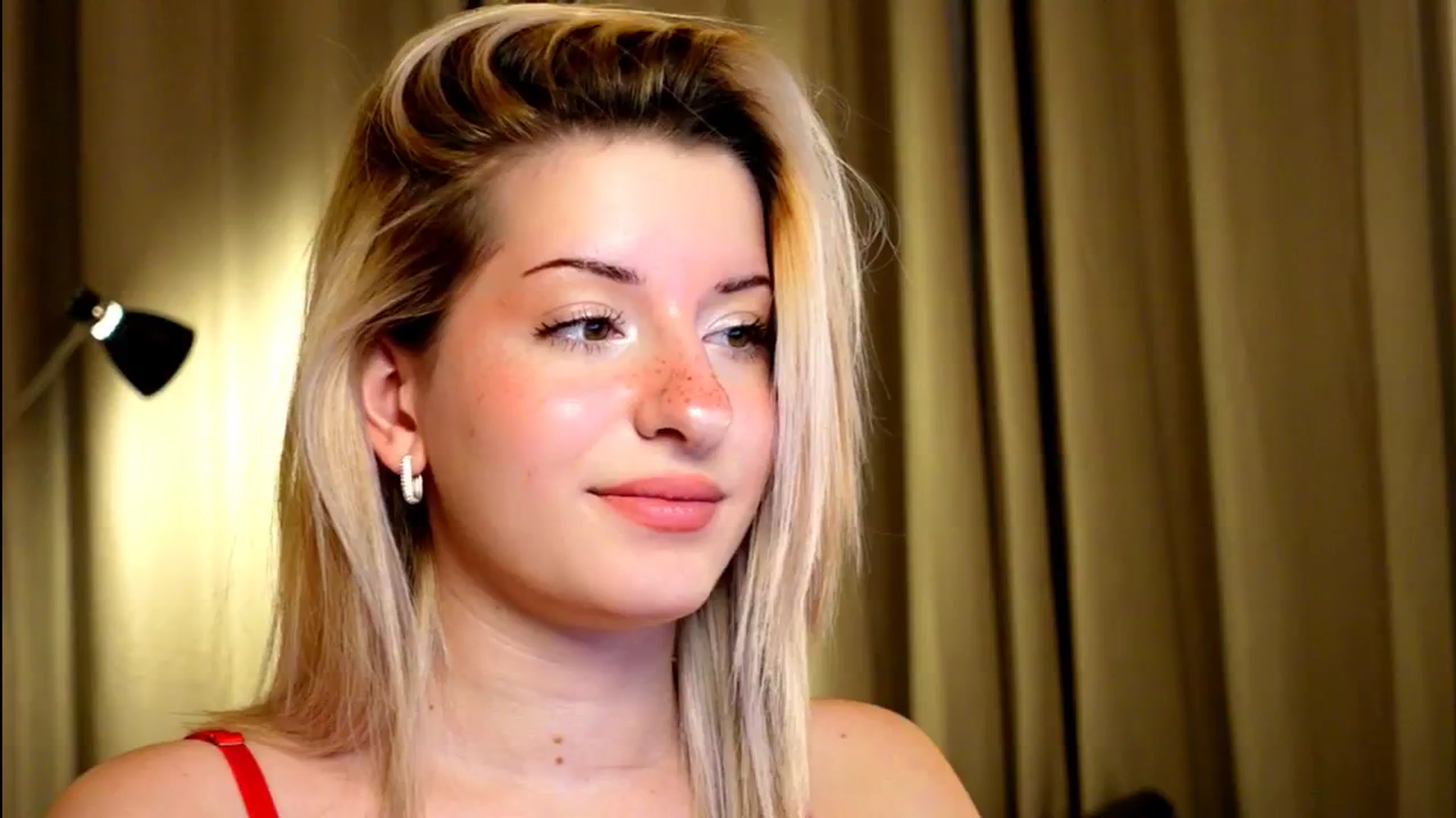 Gallery image thumbnail from funny_freckle's myfreecams stream on, 01/11/2025, 14:50 image 7 of 20