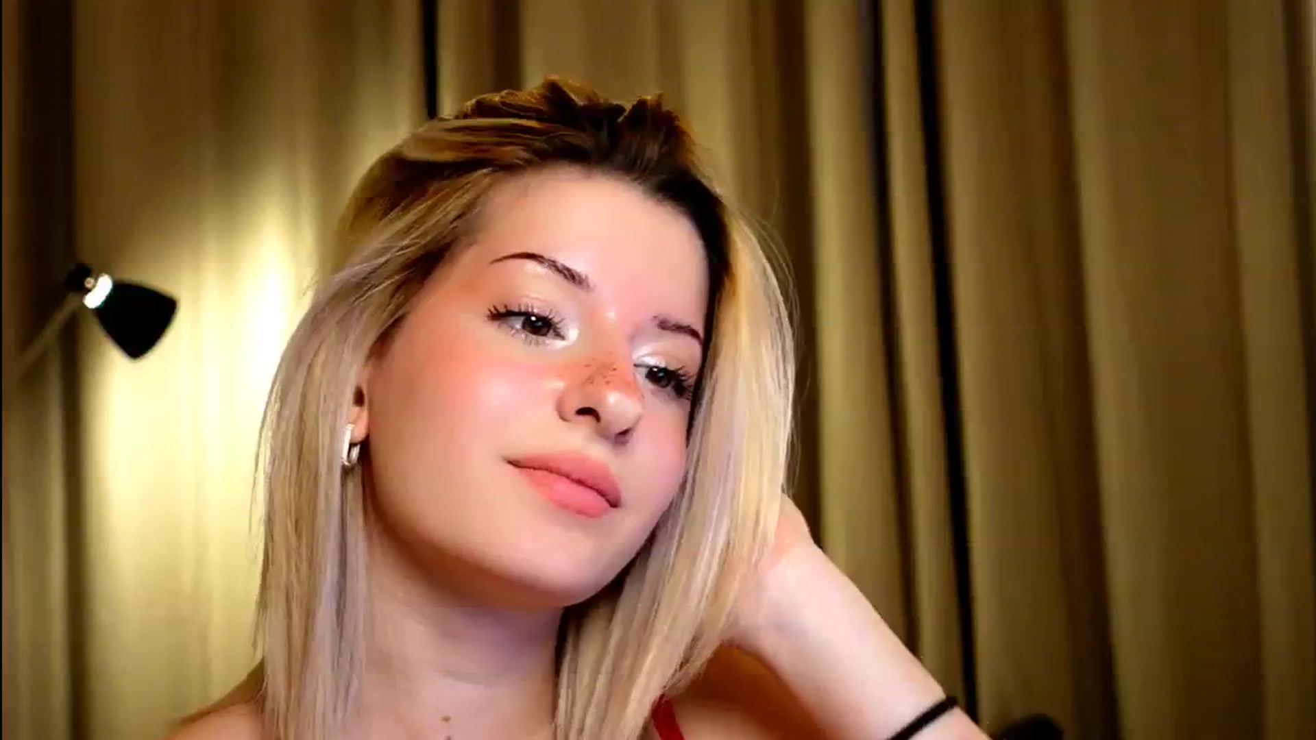 Gallery image thumbnail from funny_freckle's myfreecams stream on, 01/11/2025, 14:50 image 18 of 20