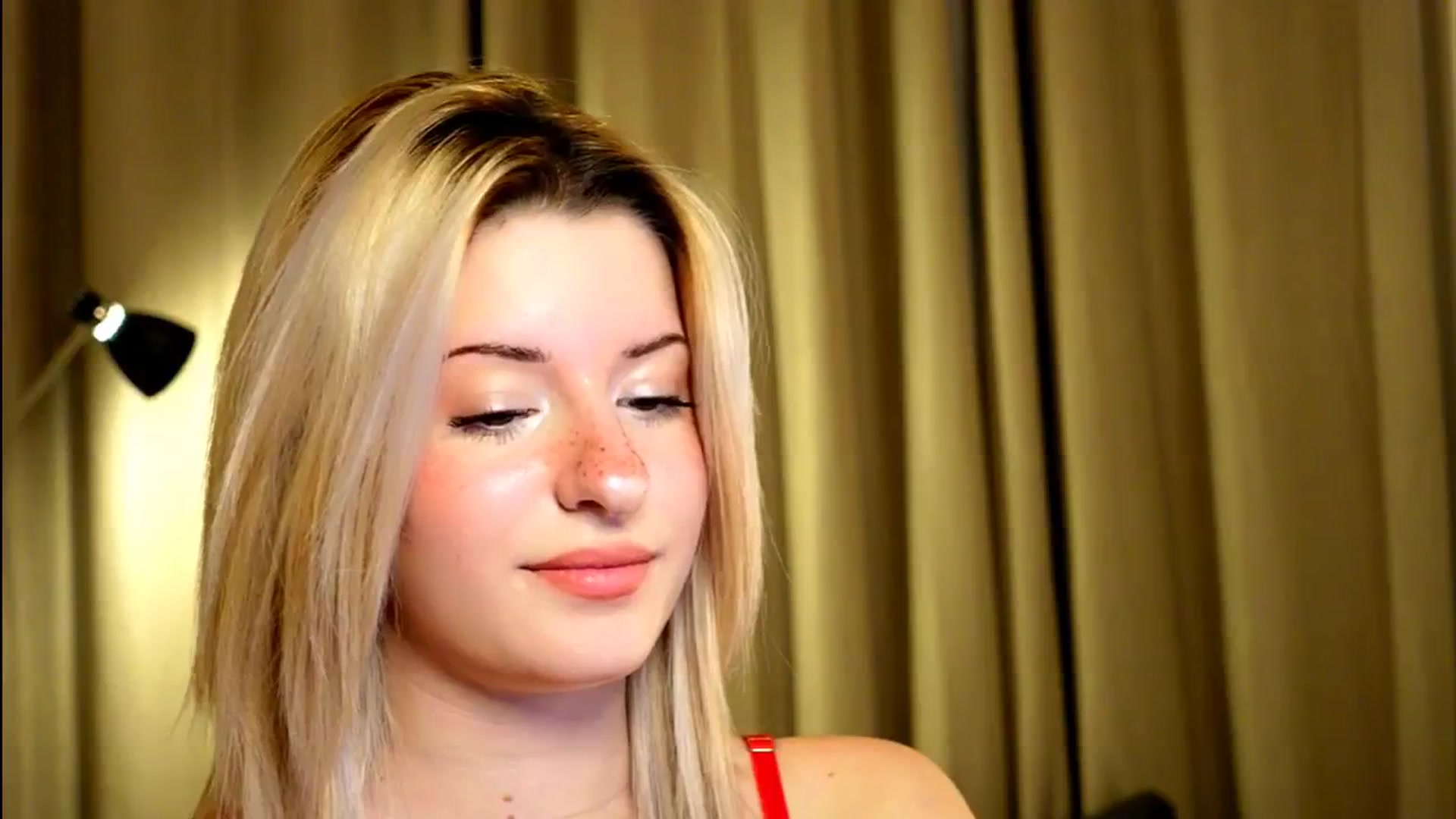 Gallery image thumbnail from funny_freckle's myfreecams stream on, 01/11/2025, 14:50 image 11 of 20