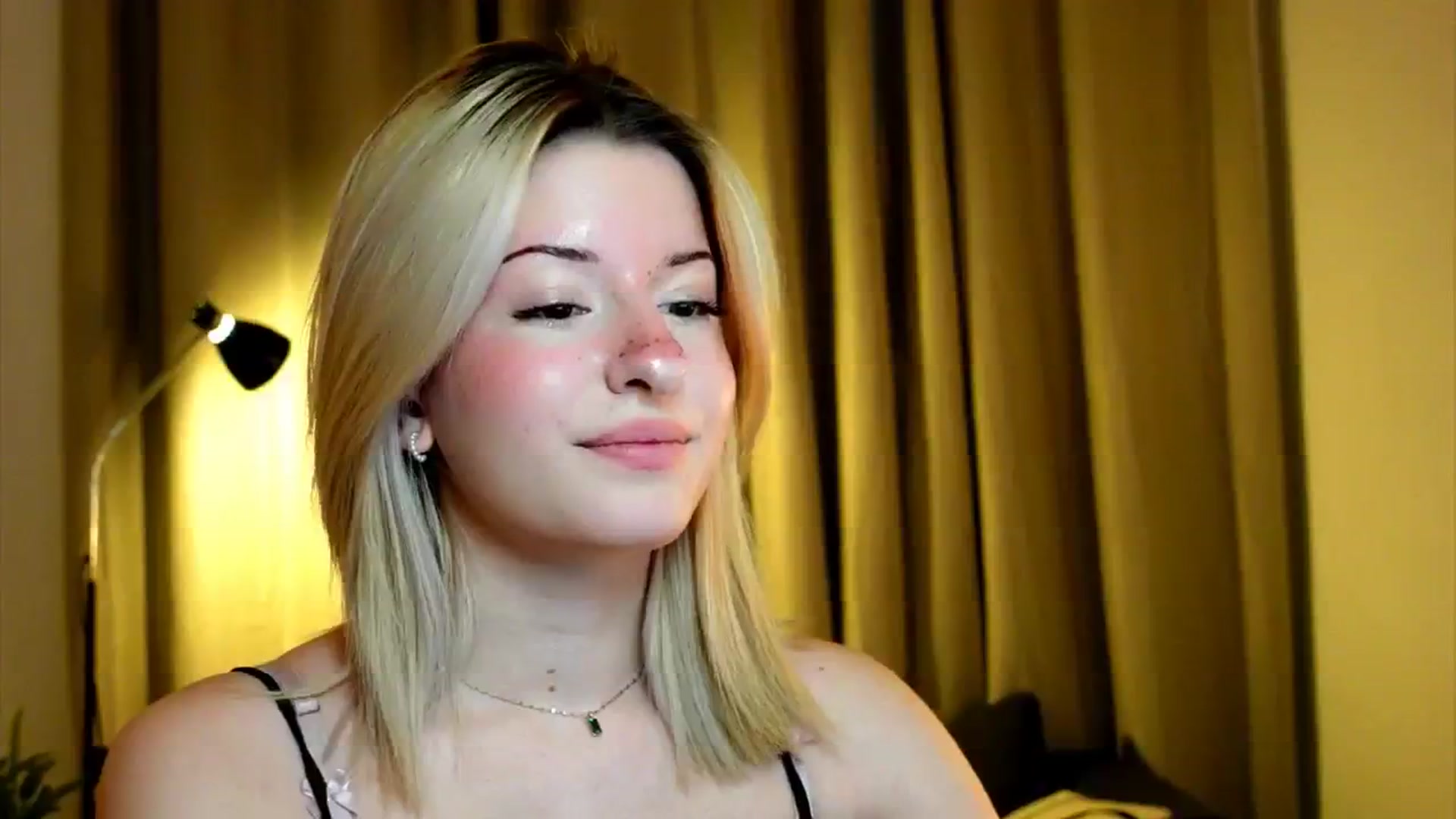 Gallery image thumbnail from funny_freckle's myfreecams stream on, 01/17/2025, 15:40 image 8 of 20