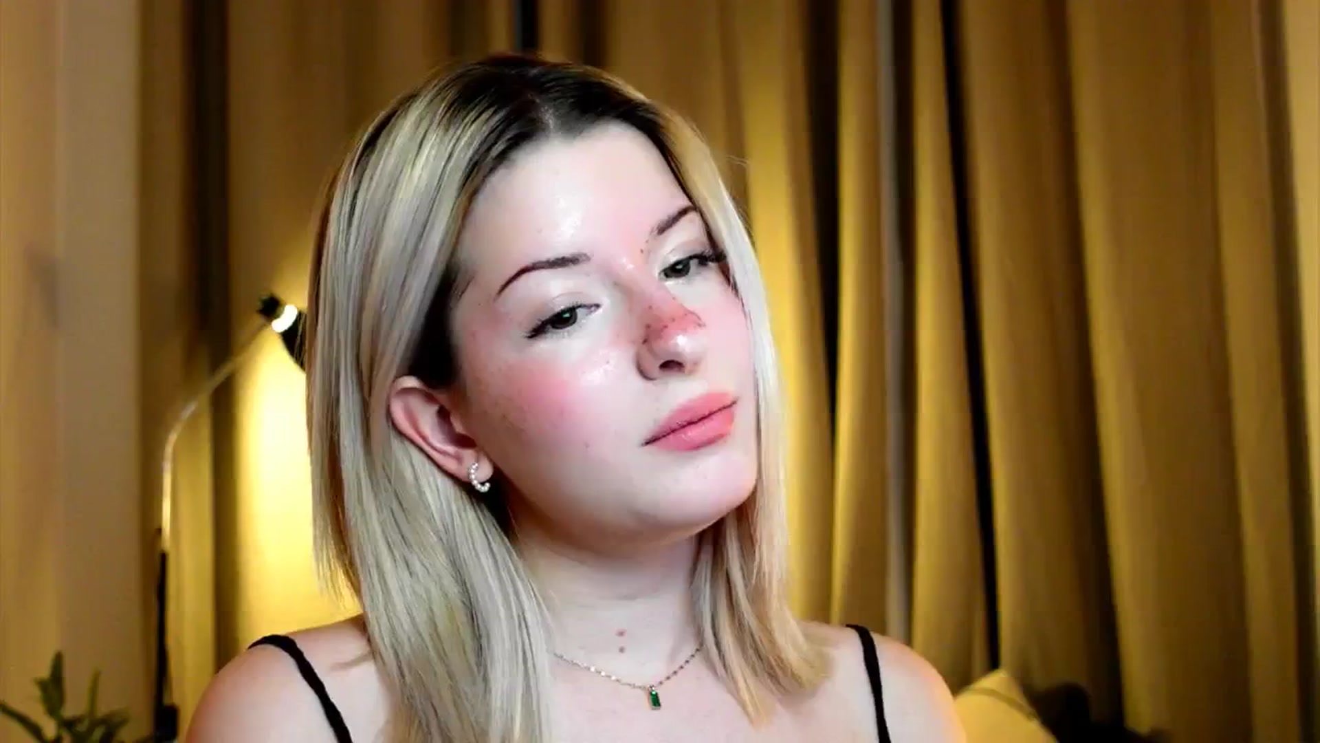 Gallery image thumbnail from funny_freckle's myfreecams stream on, 01/17/2025, 17:03 image 1 of 20
