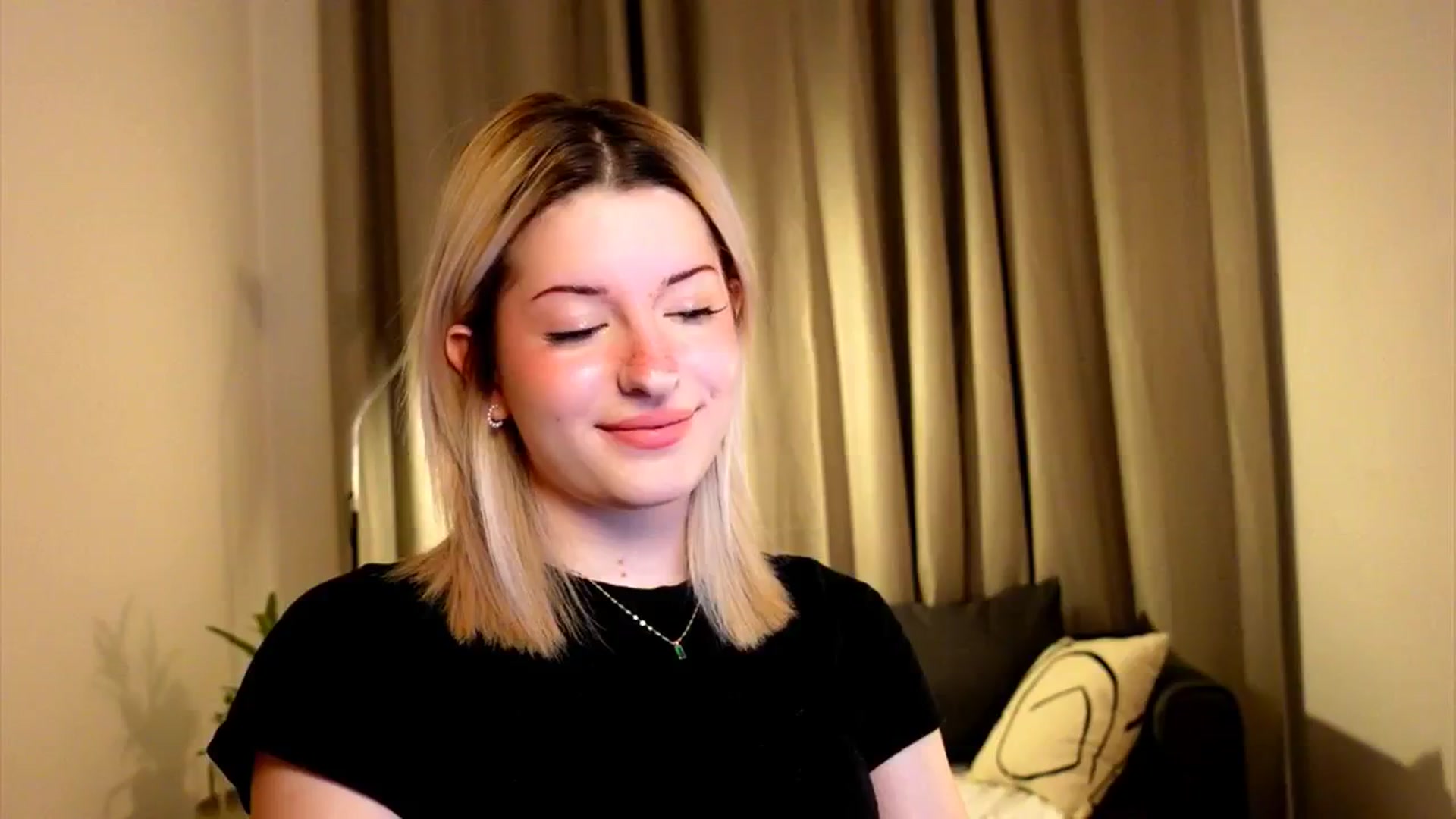 Gallery image thumbnail from funny_freckle's myfreecams stream on, 01/18/2025, 15:15 image 1 of 20