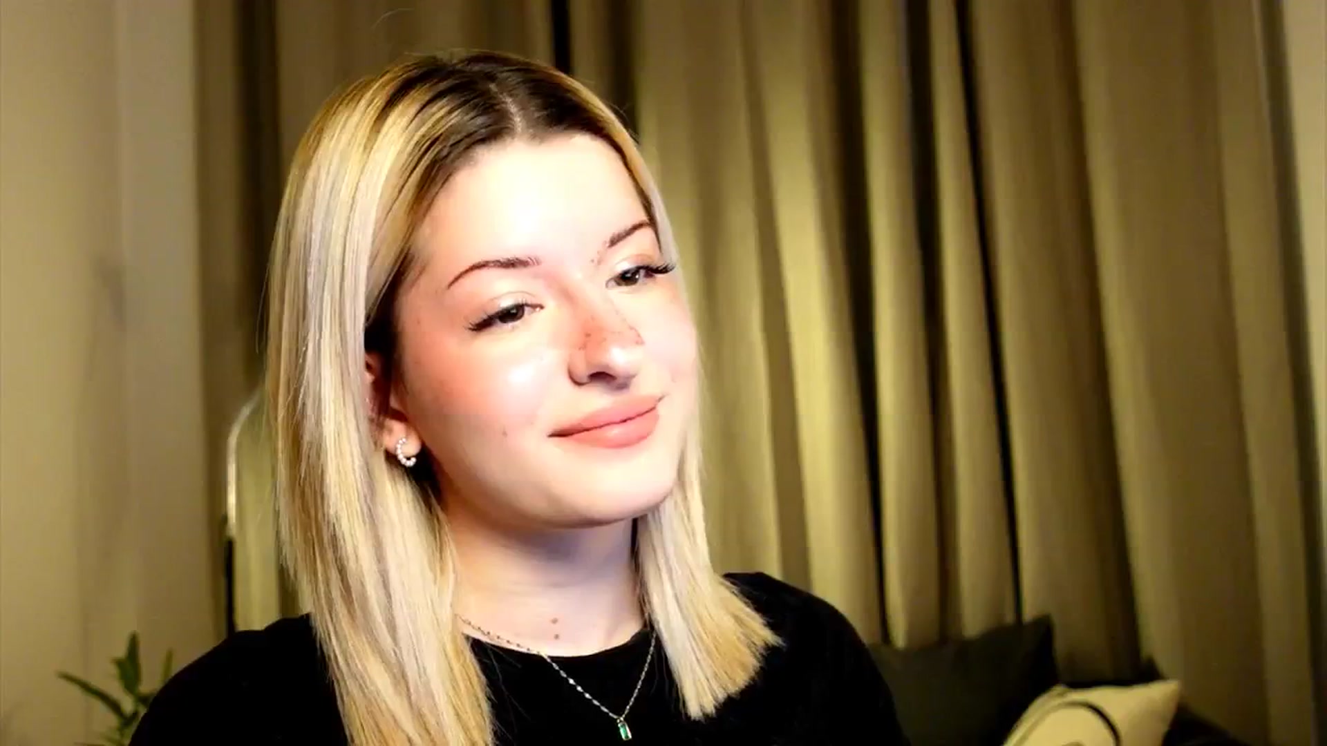 Gallery image thumbnail from funny_freckle's myfreecams stream on, 01/18/2025, 15:15 image 4 of 20