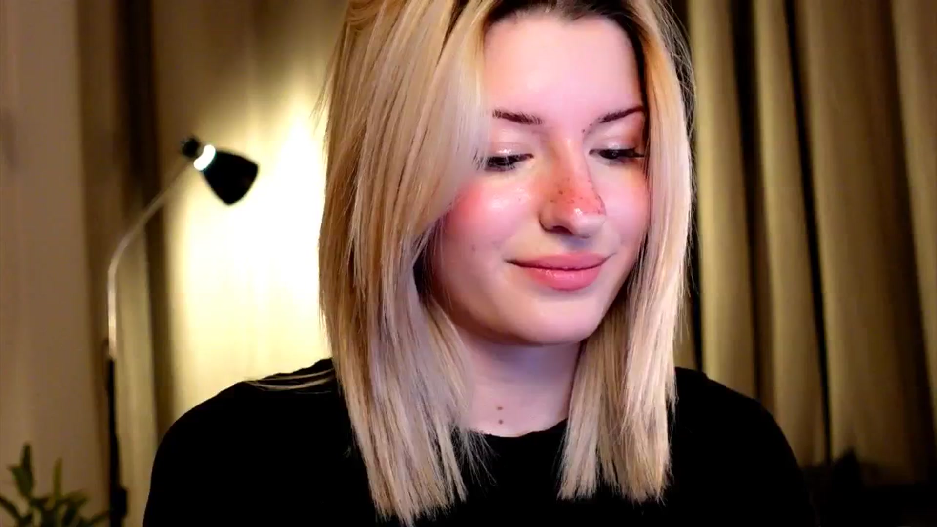 Gallery image thumbnail from funny_freckle's myfreecams stream on, 01/18/2025, 16:29 image 15 of 20