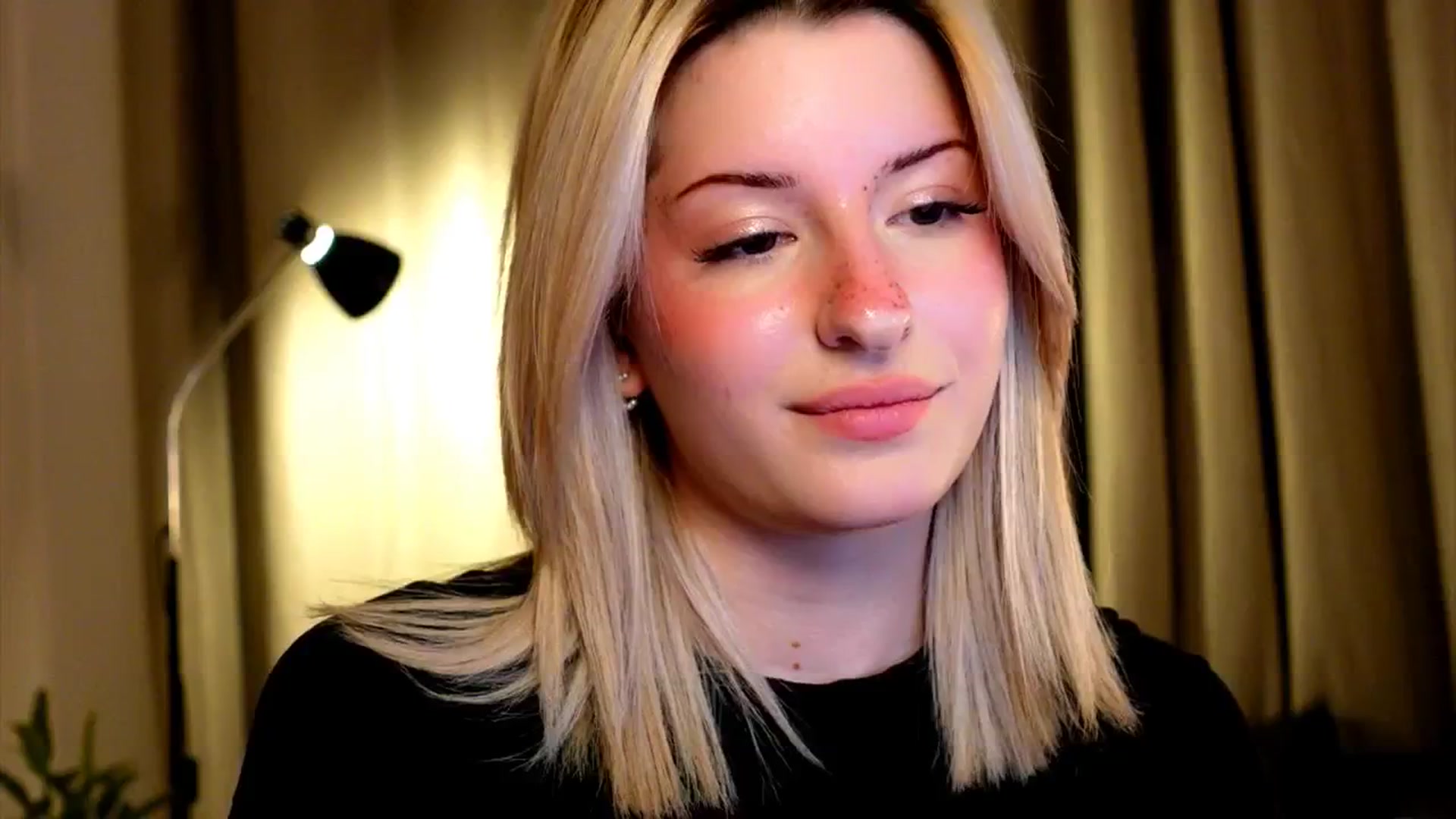 Gallery image thumbnail from funny_freckle's myfreecams stream on, 01/18/2025, 16:29 image 17 of 20