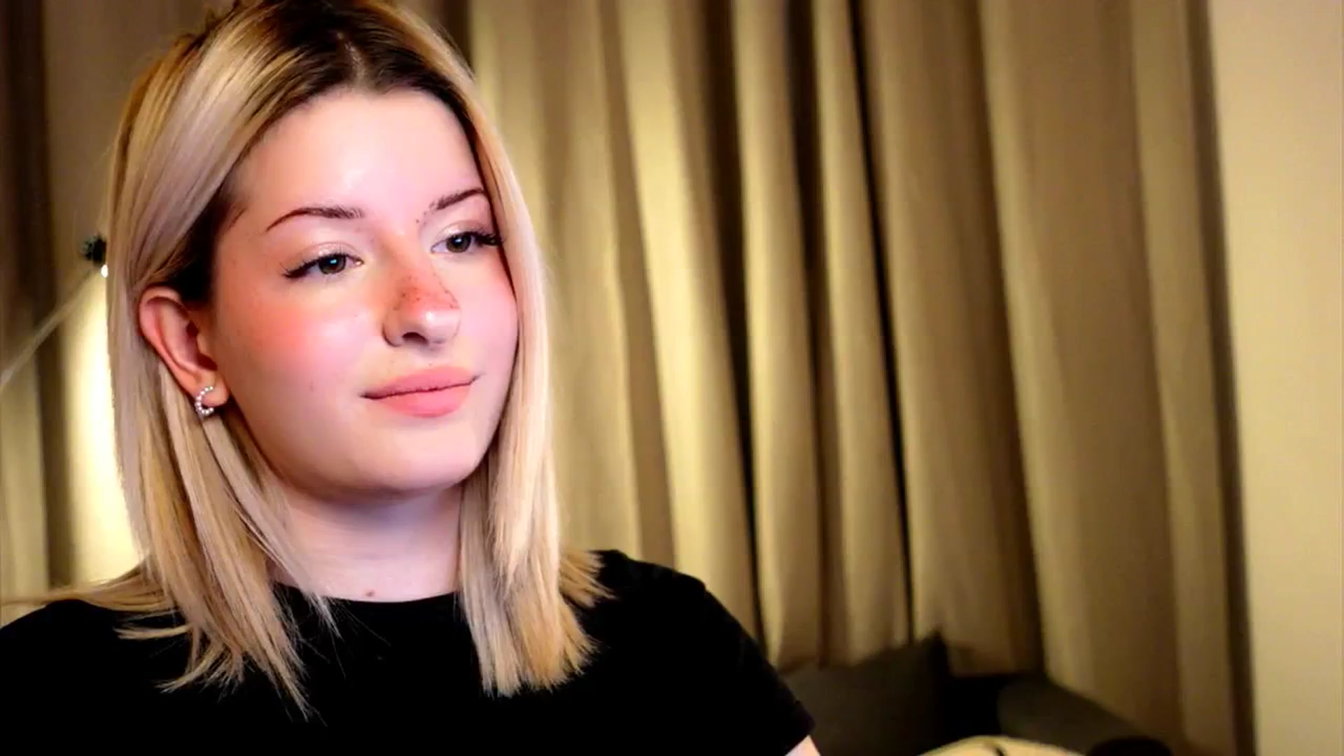 Gallery image thumbnail from funny_freckle's myfreecams stream on, 01/18/2025, 16:29 image 2 of 20