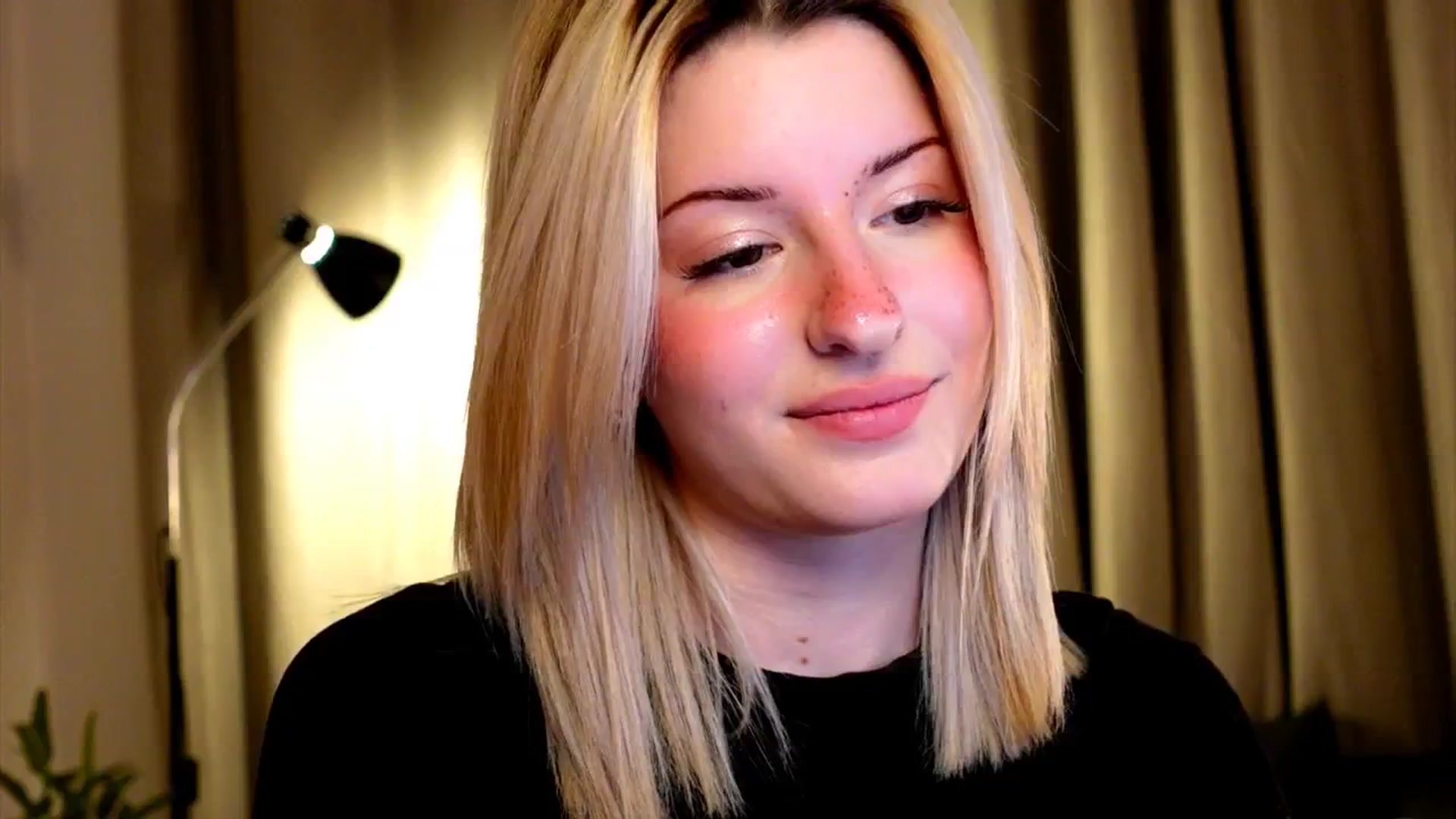 Gallery image thumbnail from funny_freckle's myfreecams stream on, 01/18/2025, 16:29 image 16 of 20