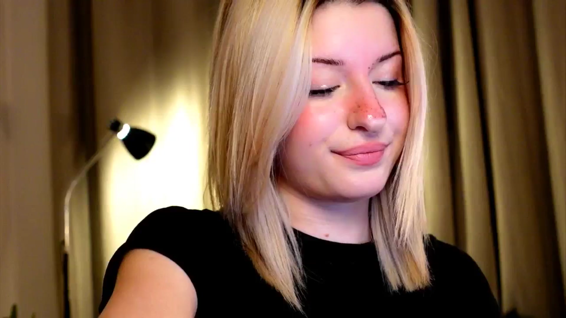 Gallery image thumbnail from funny_freckle's myfreecams stream on, 01/18/2025, 16:29 image 19 of 20