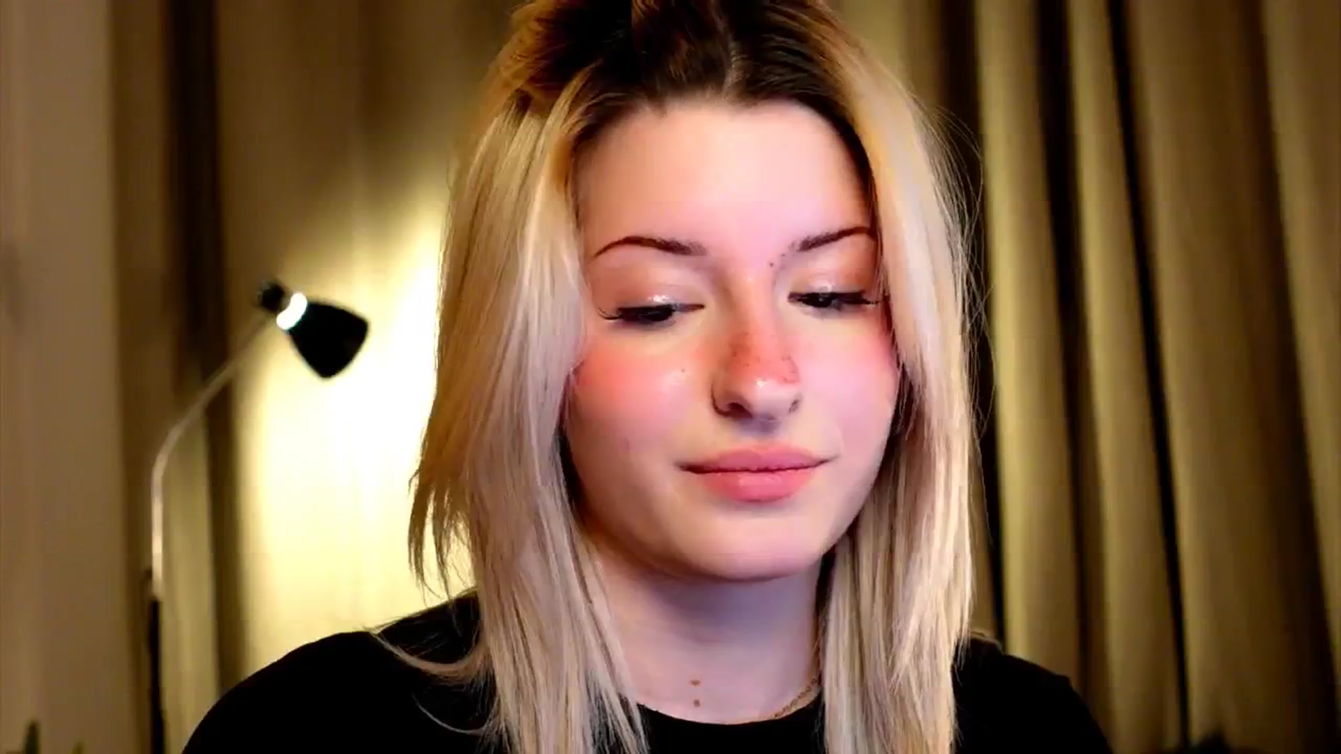 Gallery image thumbnail from funny_freckle's myfreecams stream on, 01/18/2025, 16:29 image 18 of 20