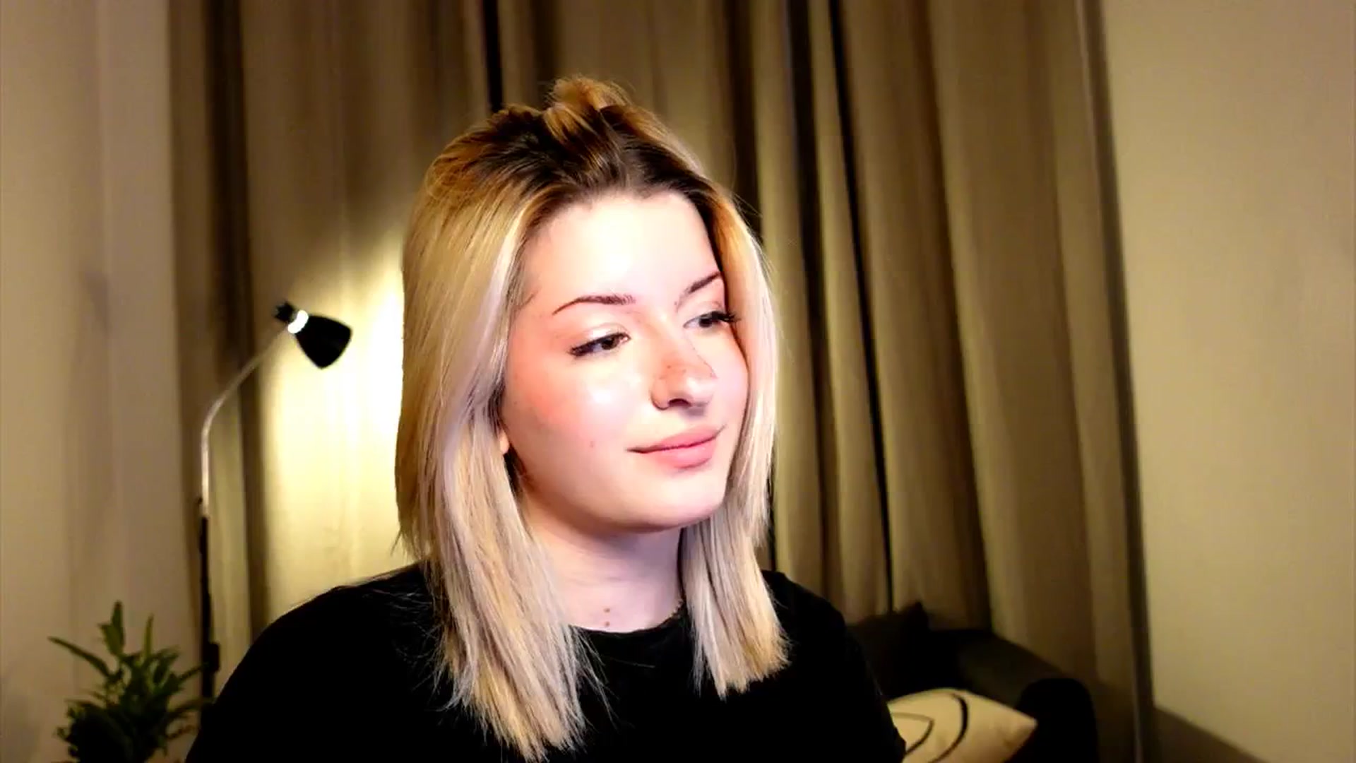 Gallery image thumbnail from funny_freckle's myfreecams stream on, 01/18/2025, 17:45 image 1 of 20