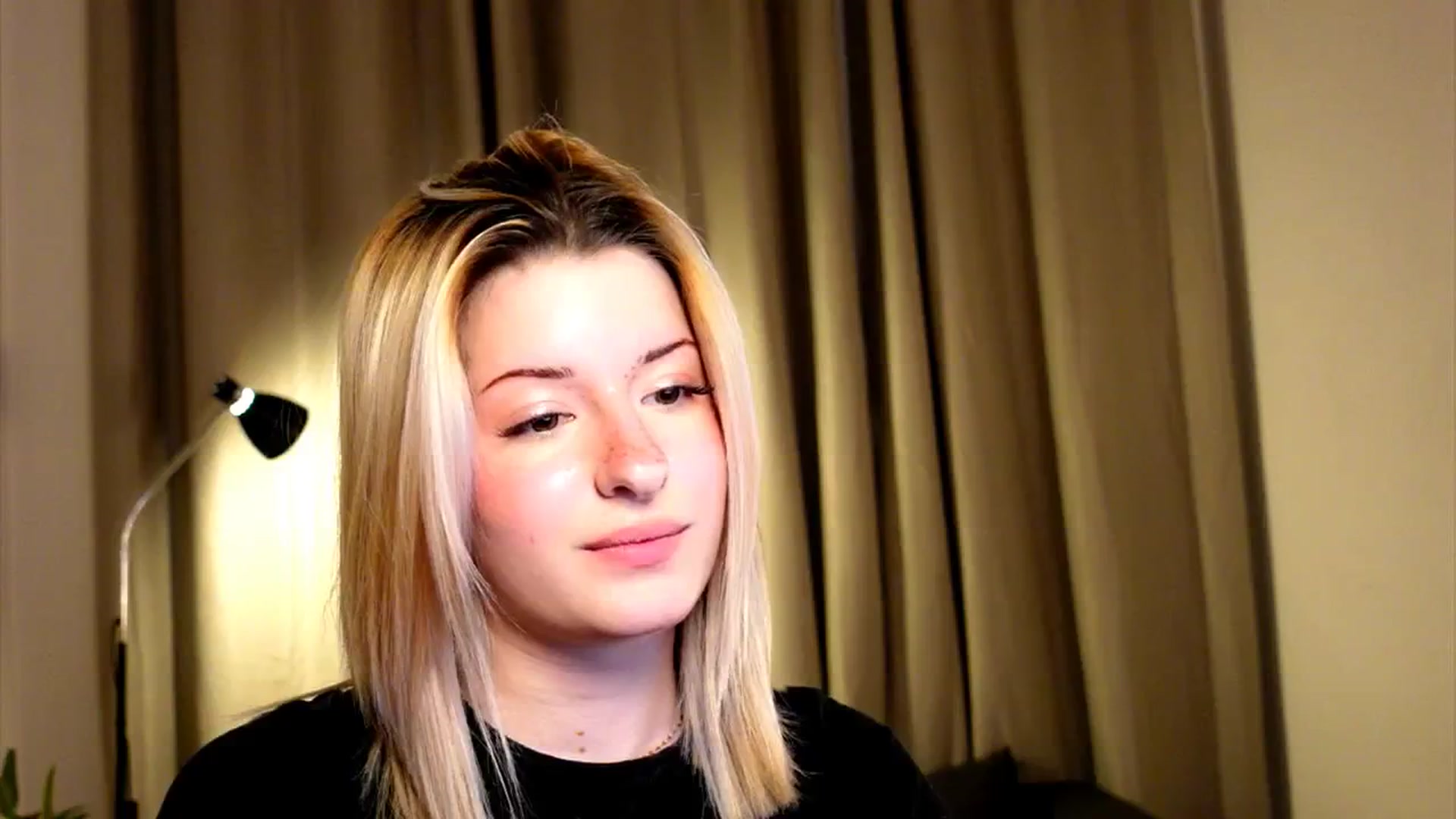 Gallery image thumbnail from funny_freckle's myfreecams stream on, 01/18/2025, 17:45 image 15 of 20