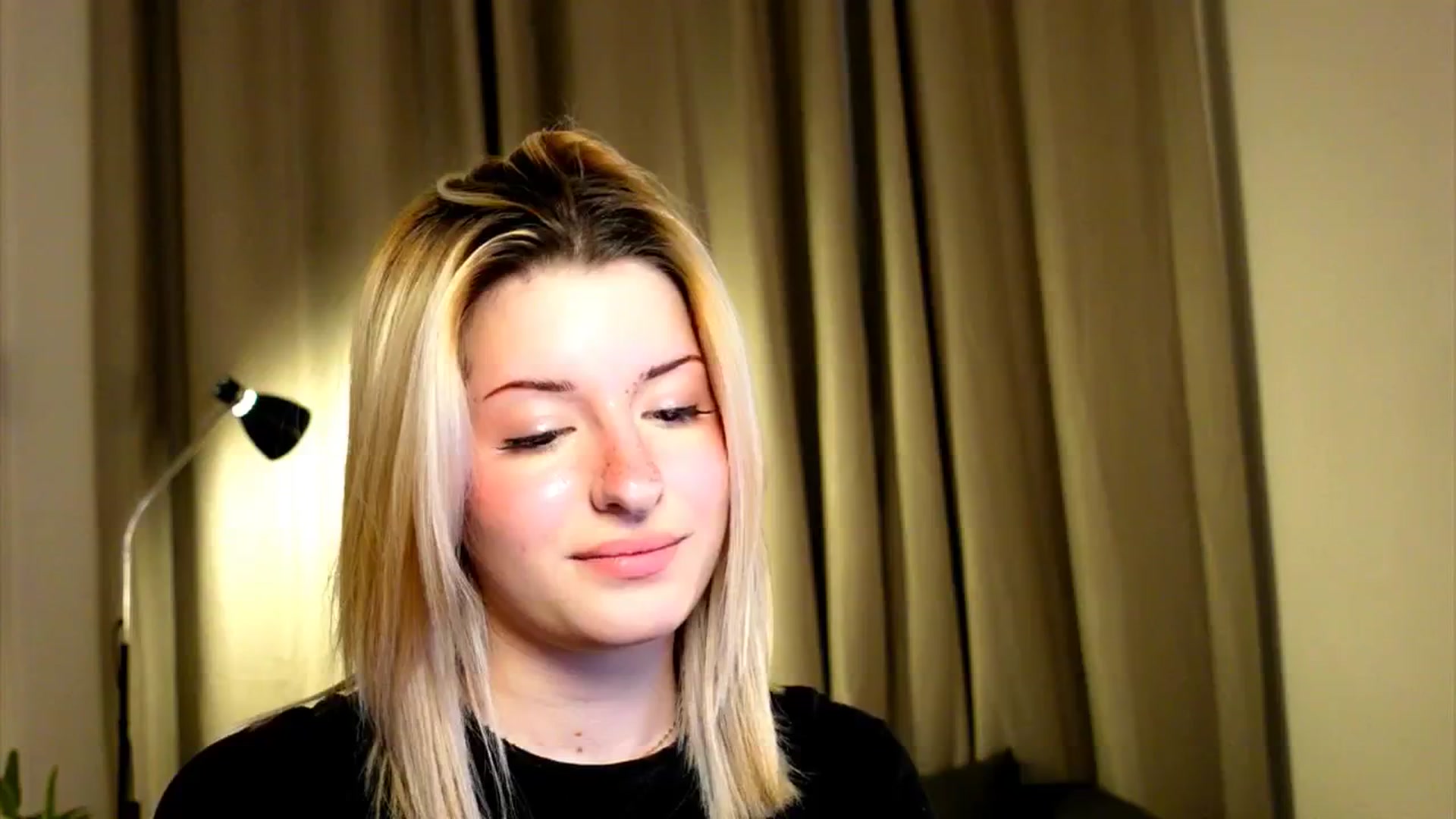Gallery image thumbnail from funny_freckle's myfreecams stream on, 01/18/2025, 17:45 image 13 of 20