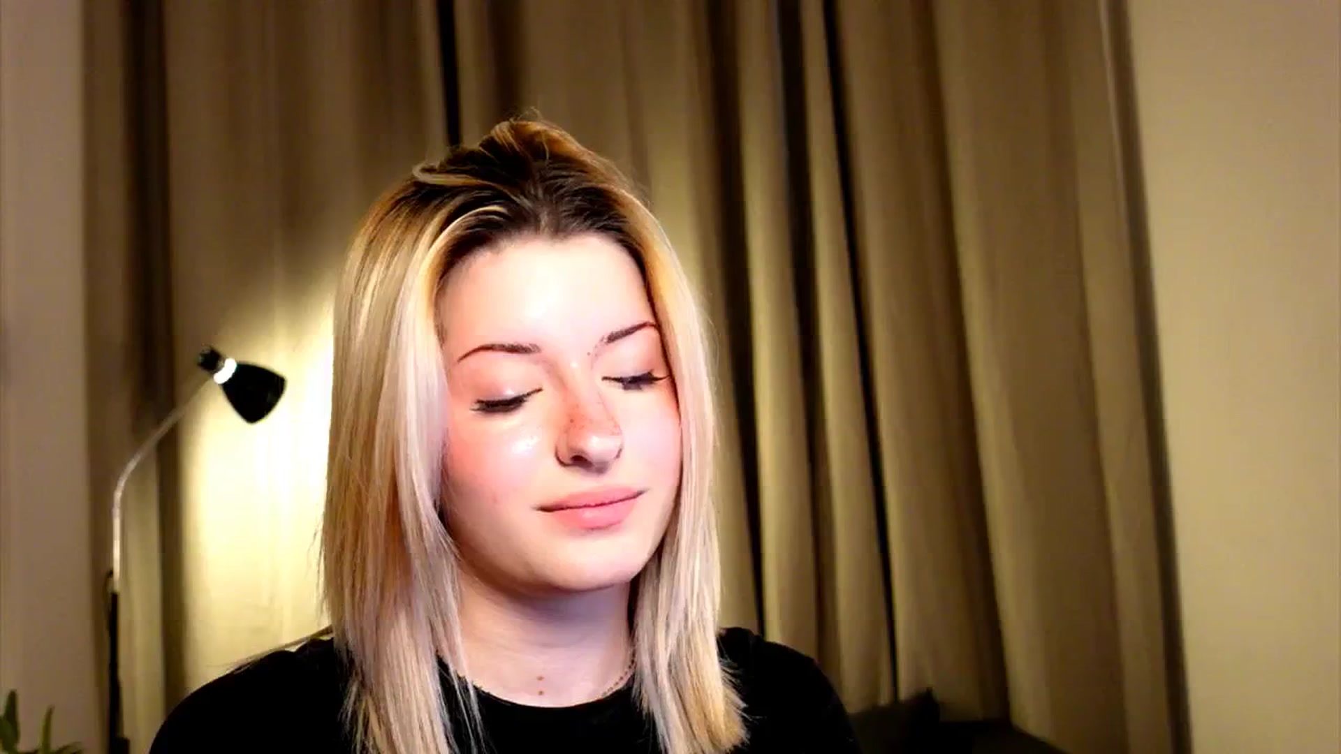 Gallery image thumbnail from funny_freckle's myfreecams stream on, 01/18/2025, 17:45 image 14 of 20