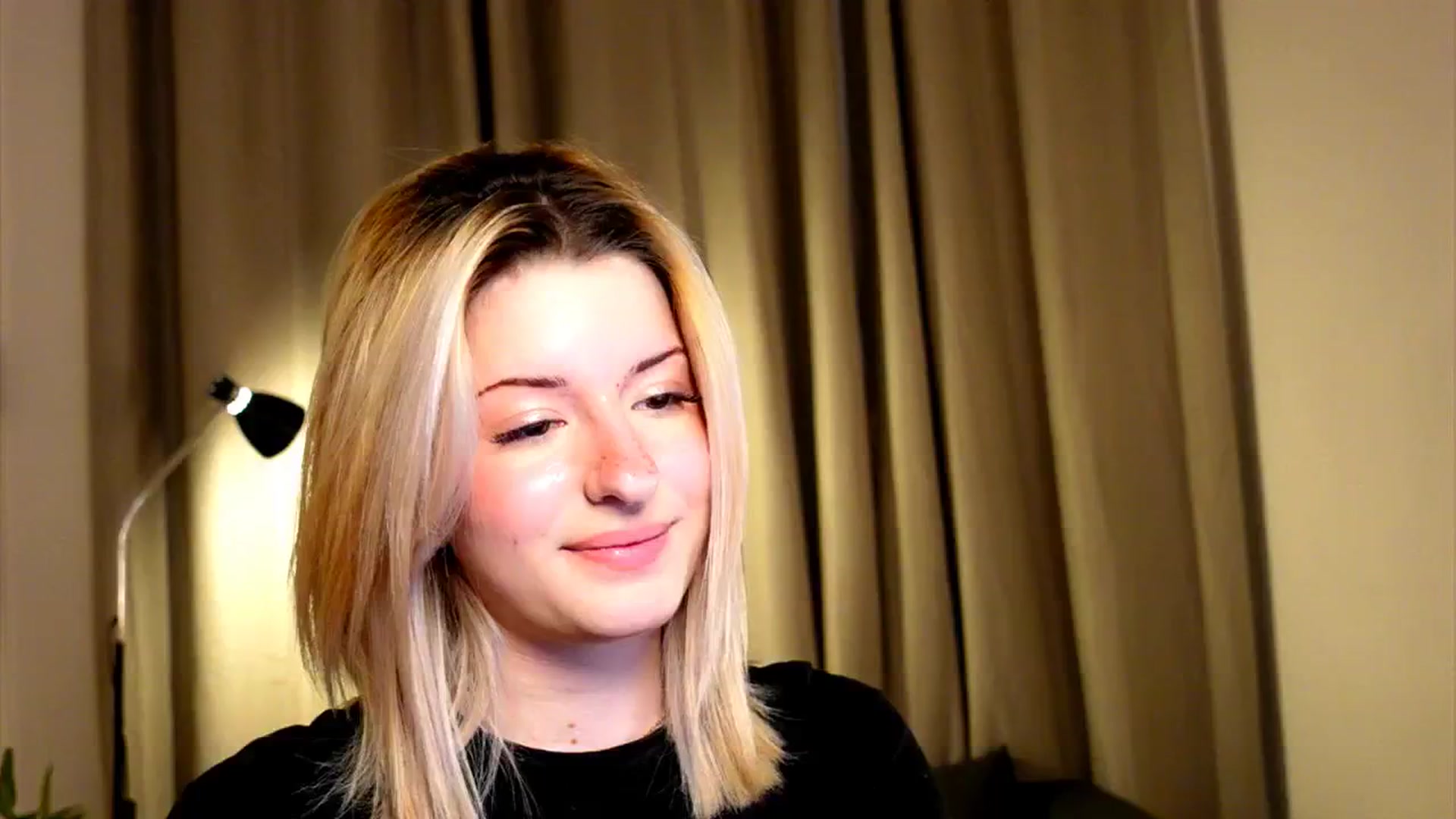 Gallery image thumbnail from funny_freckle's myfreecams stream on, 01/18/2025, 17:45 image 16 of 20