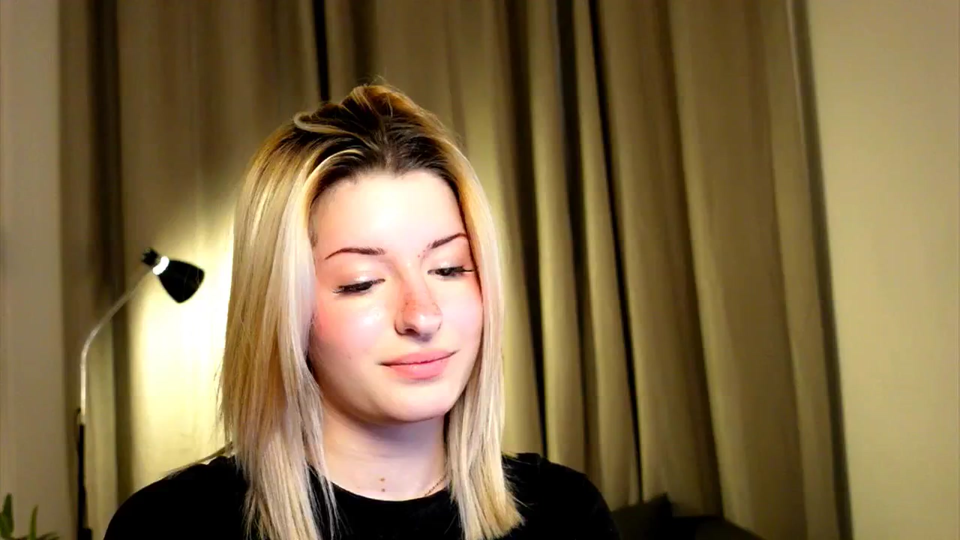 Gallery image thumbnail from funny_freckle's myfreecams stream on, 01/18/2025, 17:45 image 12 of 20