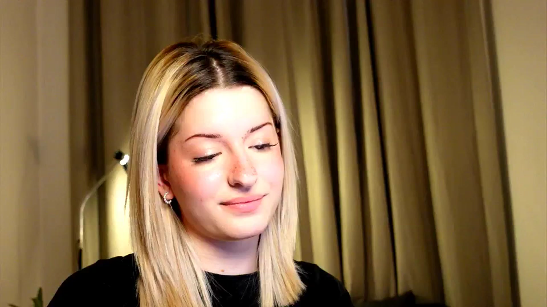 Gallery image thumbnail from funny_freckle's myfreecams stream on, 01/18/2025, 17:45 image 18 of 20