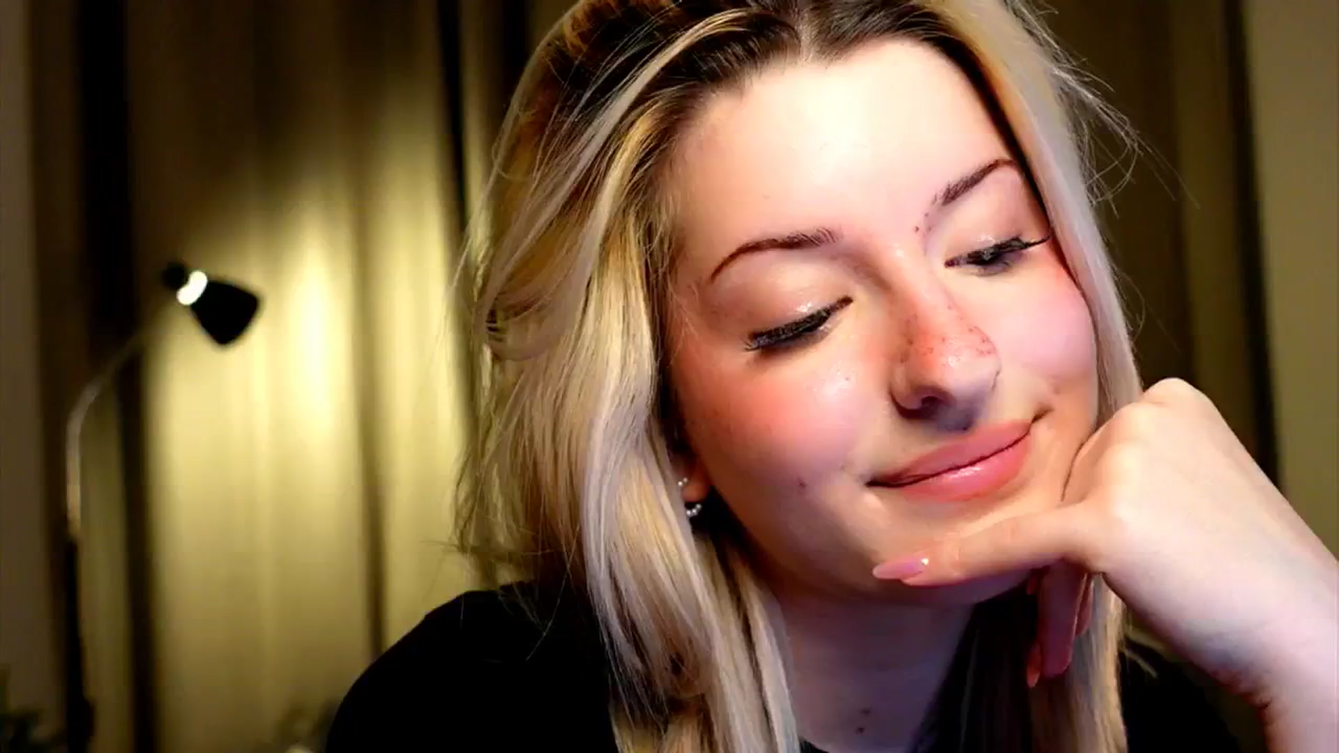 Gallery image thumbnail from funny_freckle's myfreecams stream on, 01/18/2025, 17:45 image 4 of 20