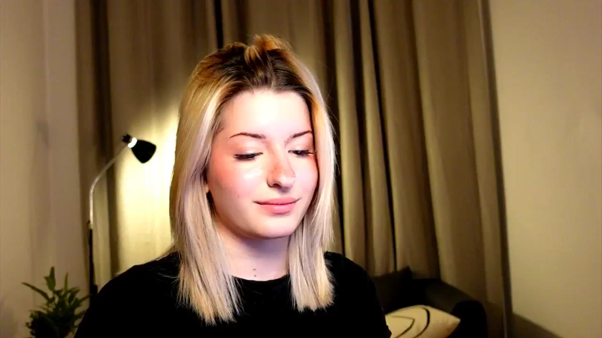 Gallery image thumbnail from funny_freckle's myfreecams stream on, 01/18/2025, 17:45 image 2 of 20