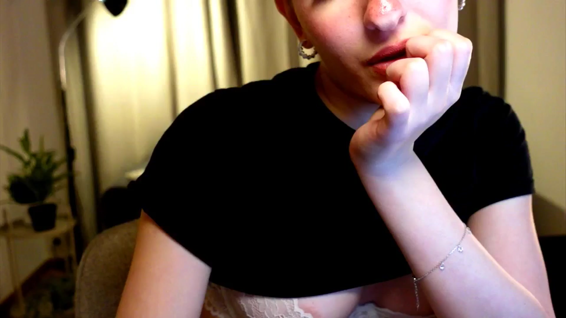 Gallery image thumbnail from funny_freckle's myfreecams stream on, 01/19/2025, 14:35 image 19 of 20