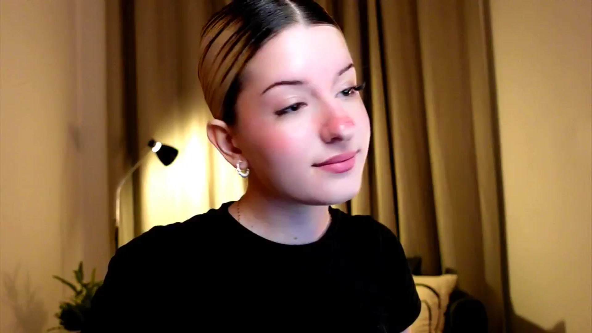 Gallery image thumbnail from funny_freckle's myfreecams stream on, 01/19/2025, 14:35 image 1 of 20