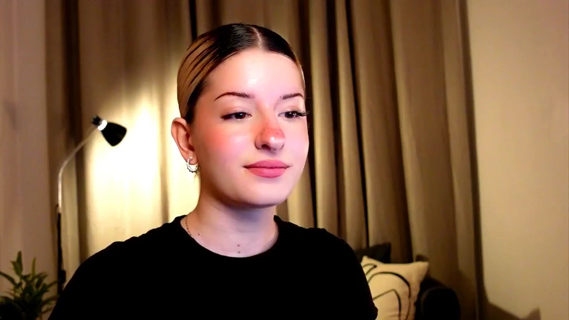 Gallery image thumbnail from funny_freckle's myfreecams stream on, 01/19/2025, 14:35 image 9 of 20