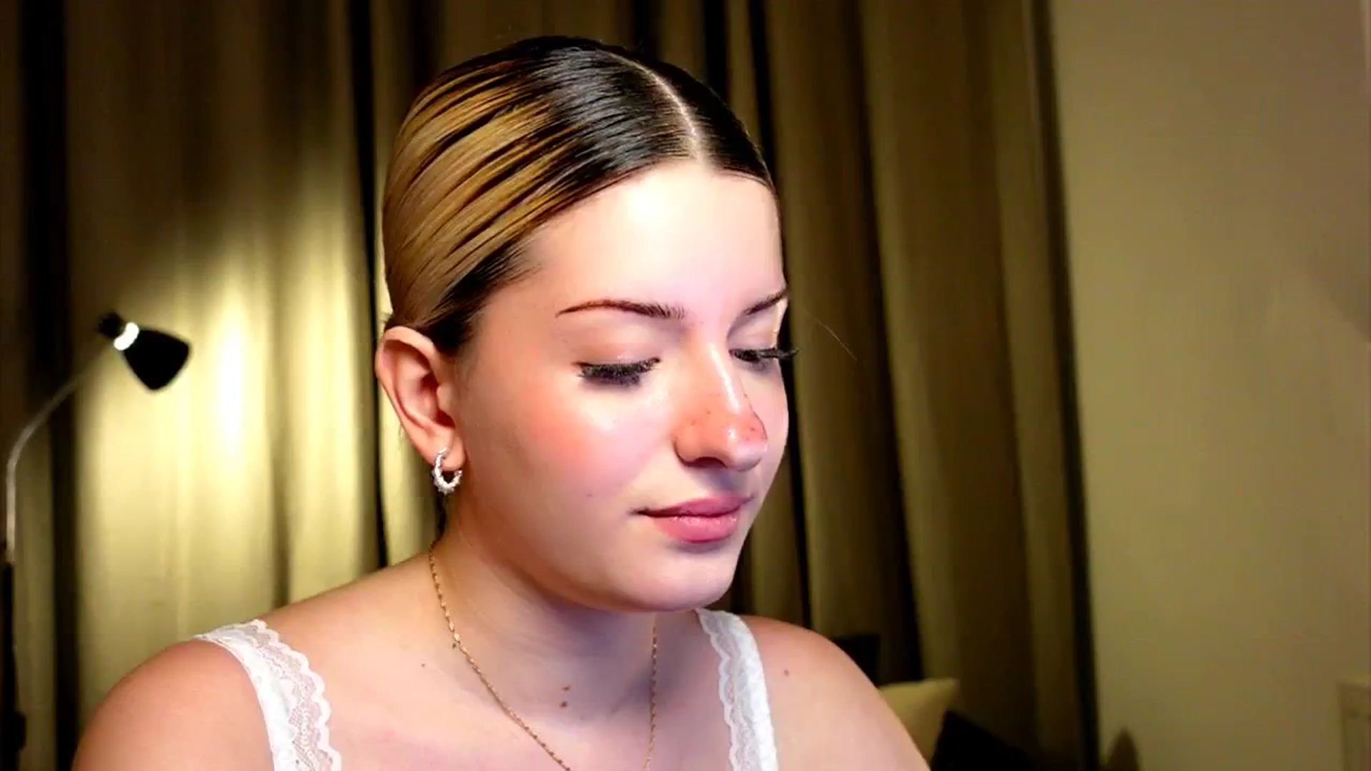 Gallery image thumbnail from funny_freckle's myfreecams stream on, 01/19/2025, 17:09 image 17 of 20