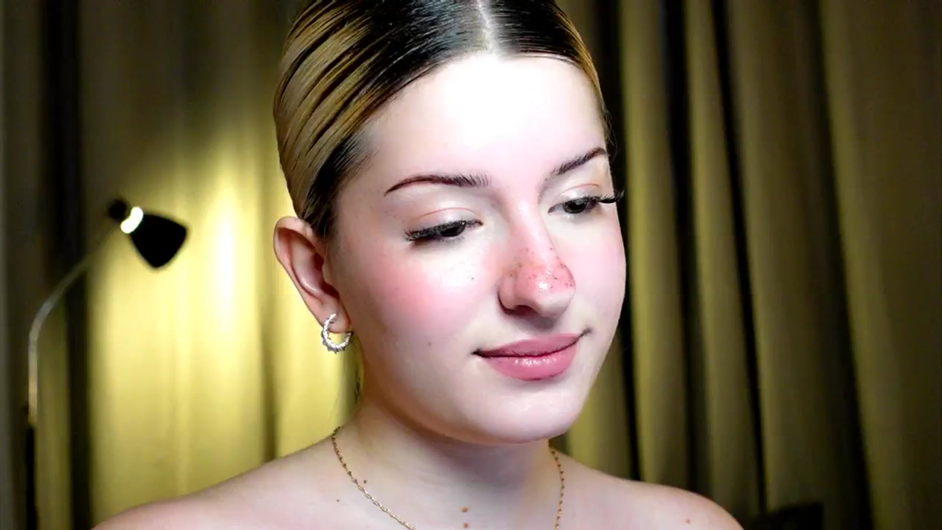 Gallery image thumbnail from funny_freckle's myfreecams stream on, 01/19/2025, 17:45 image 5 of 20