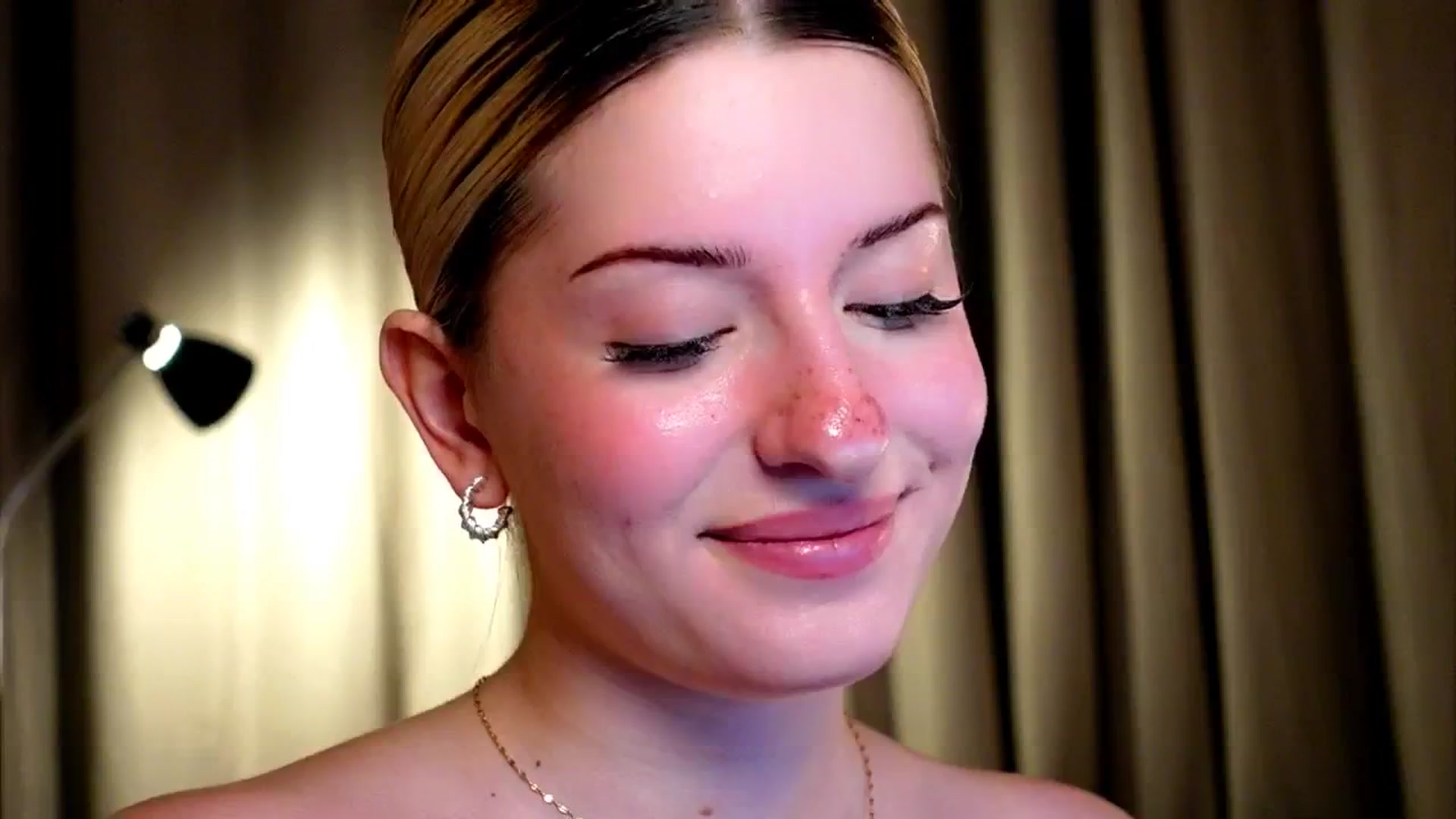 Gallery image thumbnail from funny_freckle's myfreecams stream on, 01/19/2025, 17:45 image 2 of 20
